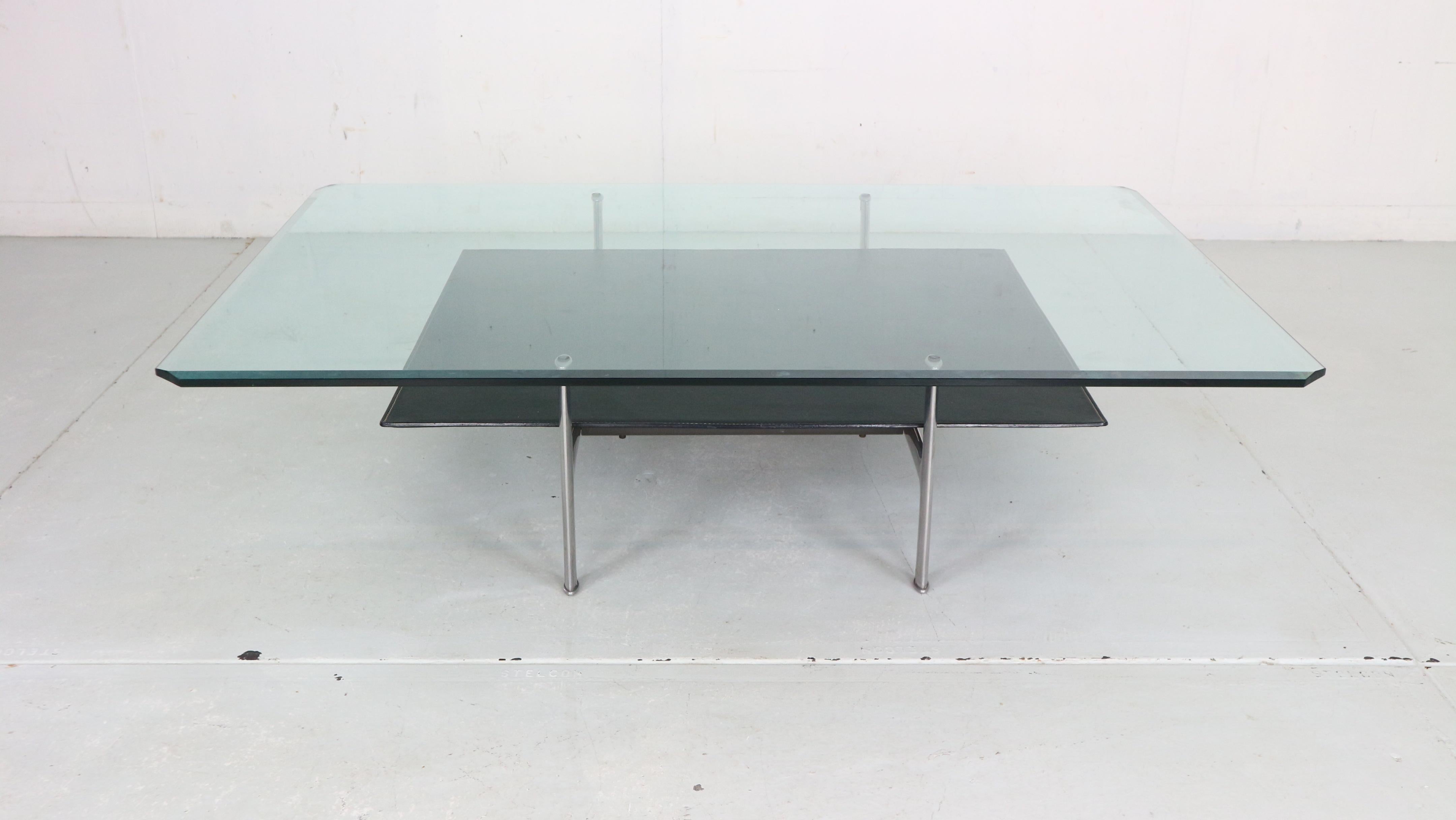 Mid-Century Modern B&B Italia 'Diesis' Two-Tier Glass and Leather Coffee Table by Antonio Citterio For Sale