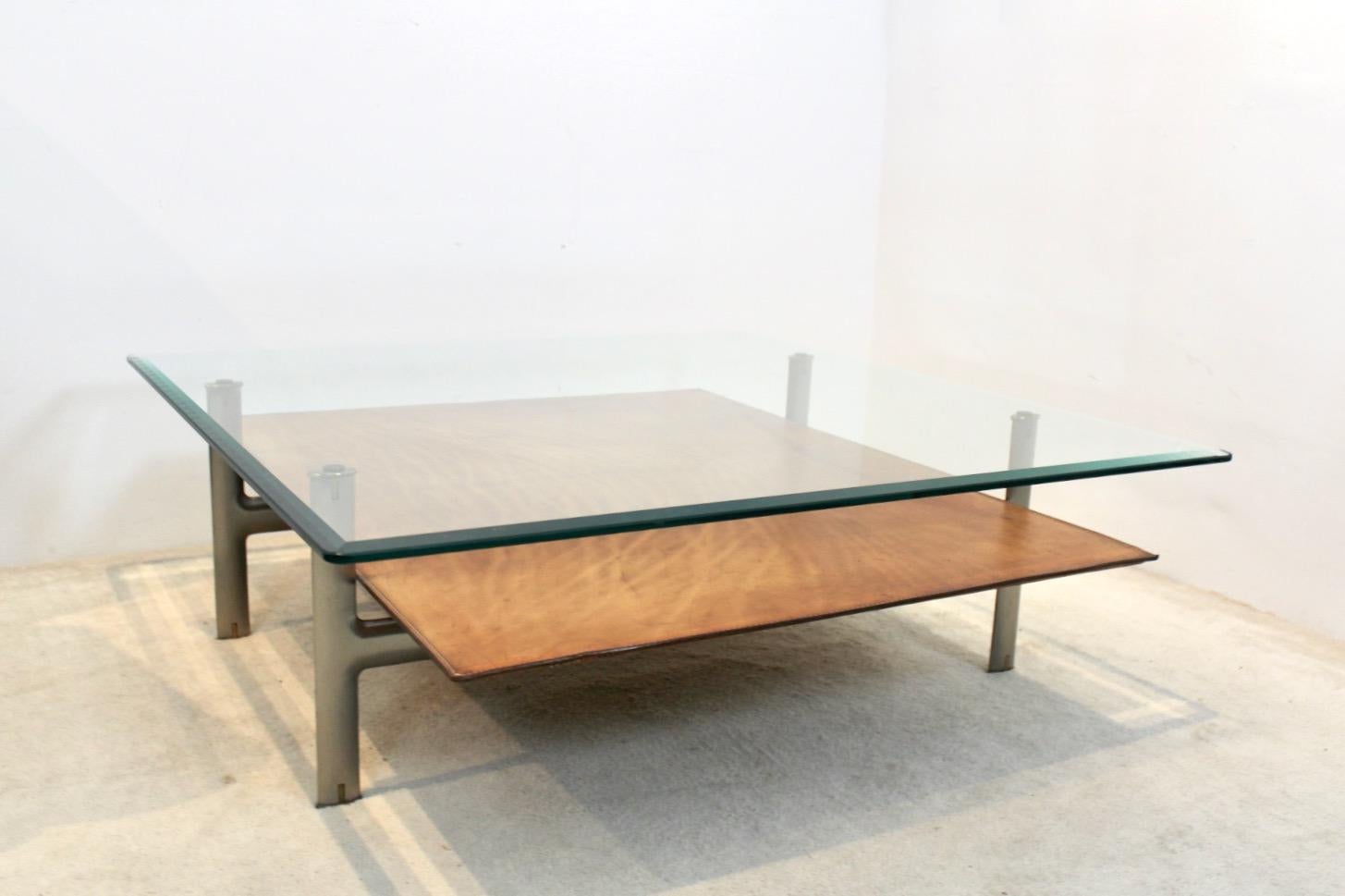 20th Century B&B Italia 'Diesis' Two-Tier Glass and Leather Coffee Table by Antonio Citterio