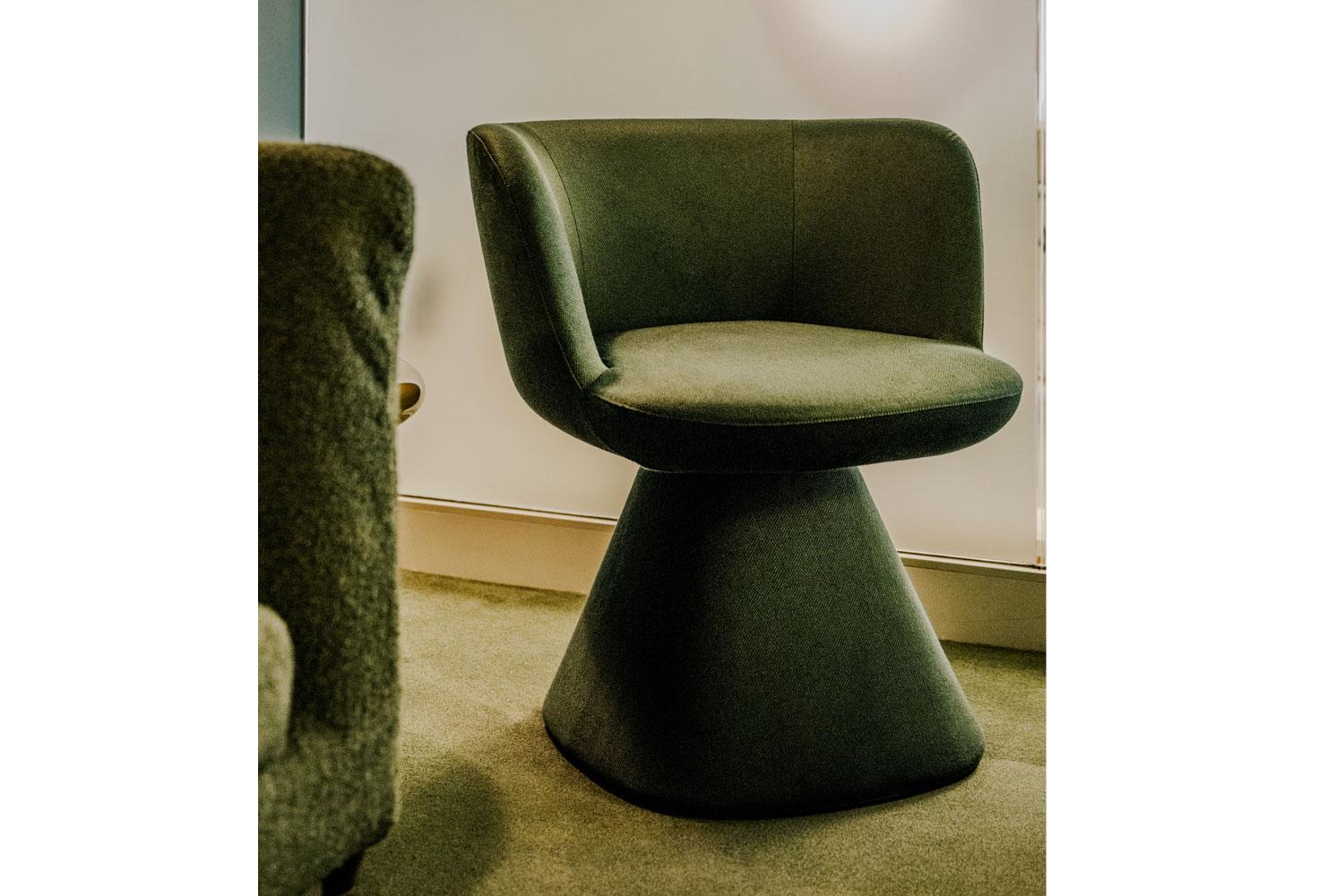 Modern B&B Italia Flair O' Swivel Dining Chair in Forest Green Satin - Available Now For Sale
