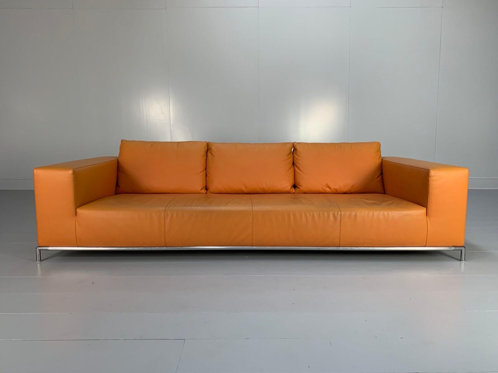 Hello Friends, and welcome to another unmissable offering from Lord Browns Furniture, the UK’s premier resource for fine Sofas and Chairs.

On offer on this occasion is a rare, superb “George GS243” 3-Seat Sofa from the world renown Italian