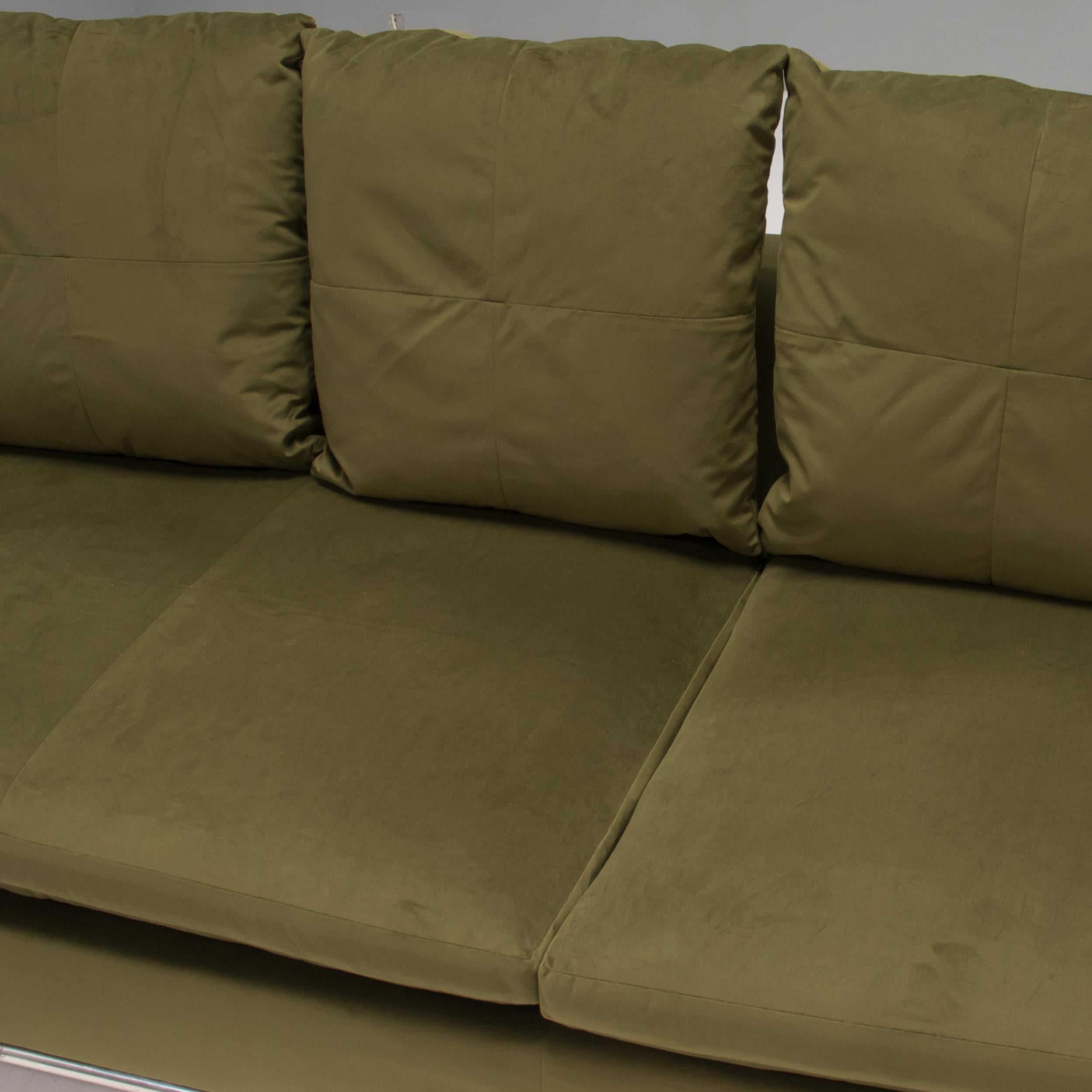 B&B Italia Green Velvet George Four-Seat Sofa by Antonio Citterio For Sale 1