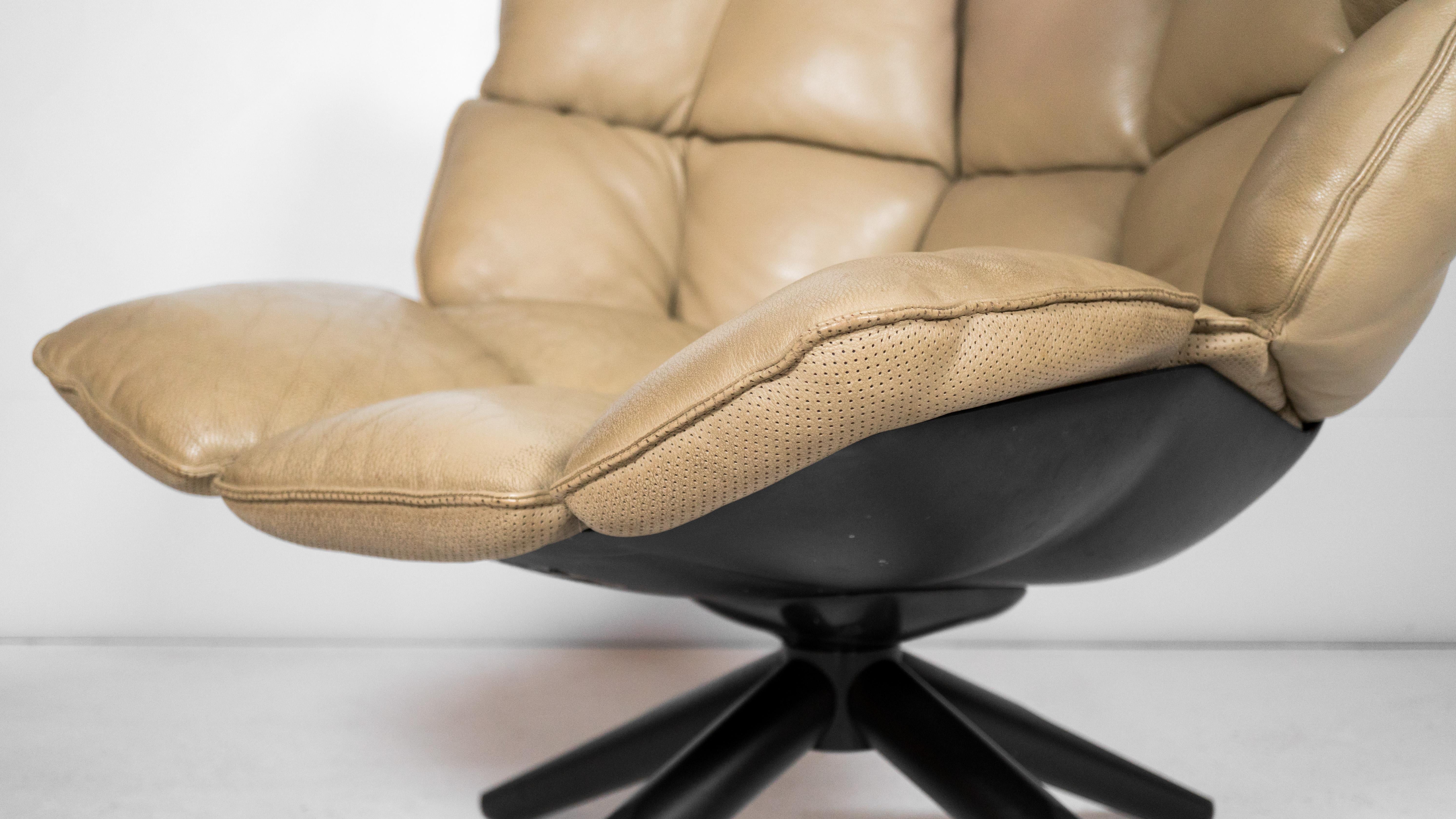 B&B Italia Husk Leather Lounge Chair by Patricia Urquiola In Good Condition For Sale In Boston, MA