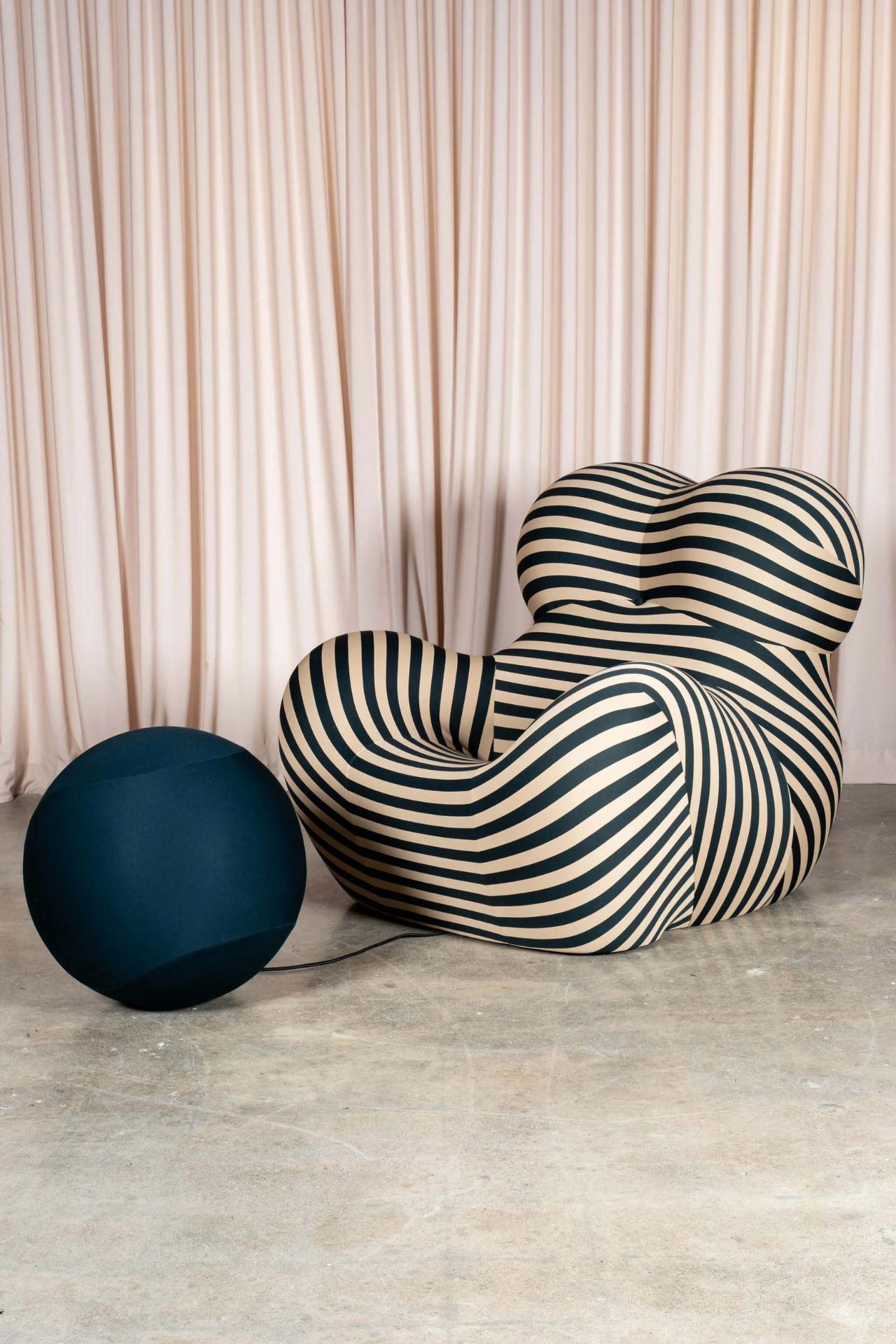 B&B Italia 'La Mamma' Up 5/6 Lounge Chair&Ottoman, Green Stripe by Gaetano Pesce For Sale 4