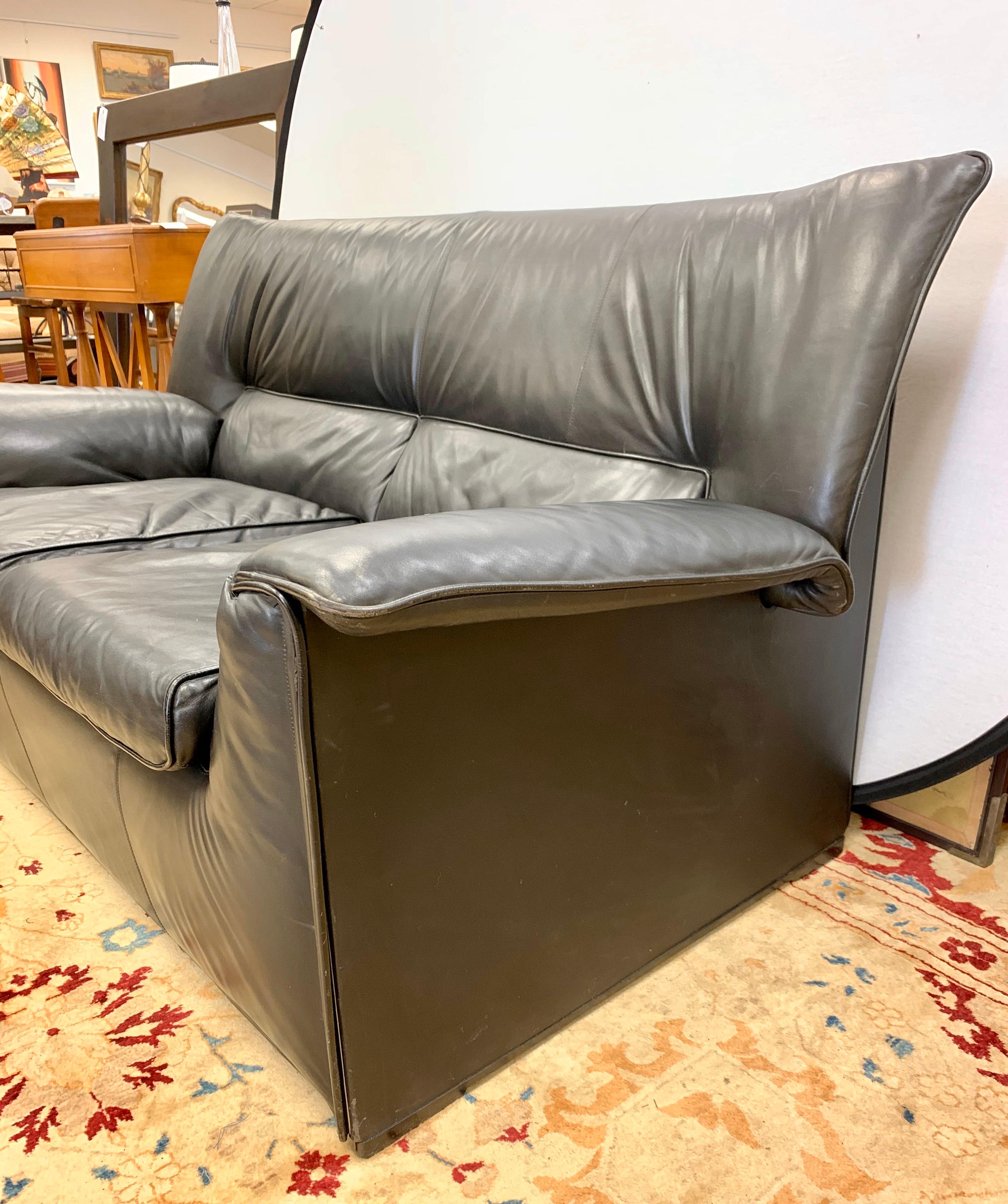B&B Italia Lauriana Black Leather Loveseat Sofa by Afra &Tobia Scarpa In Good Condition In West Hartford, CT