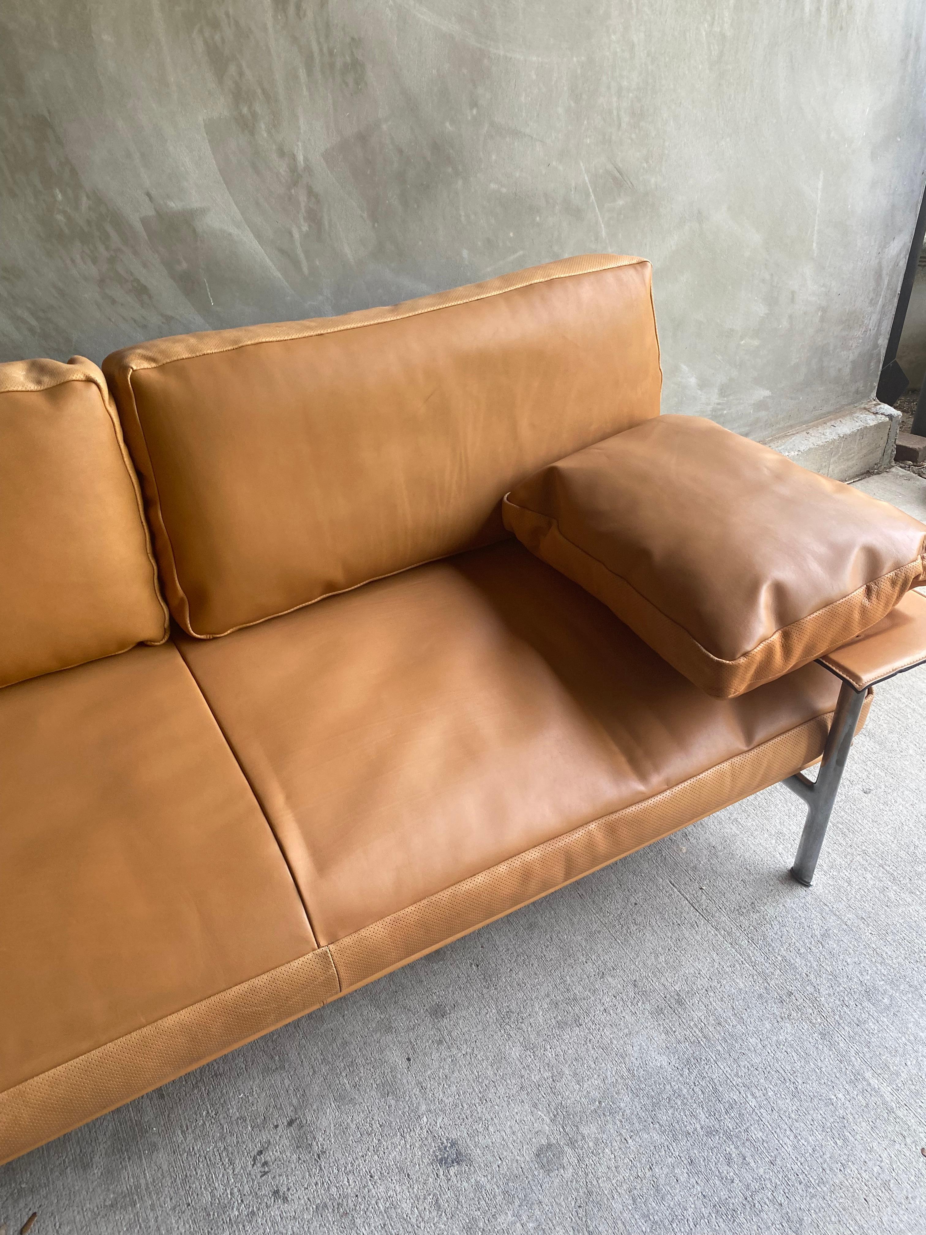 B&B Italia Leather Diesis Sofa, Italy In Good Condition For Sale In Austin, TX