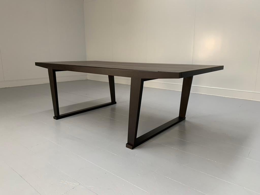 Cette fois-ci, il s'agit d'une sublime table de salle à manger rectangulaire 