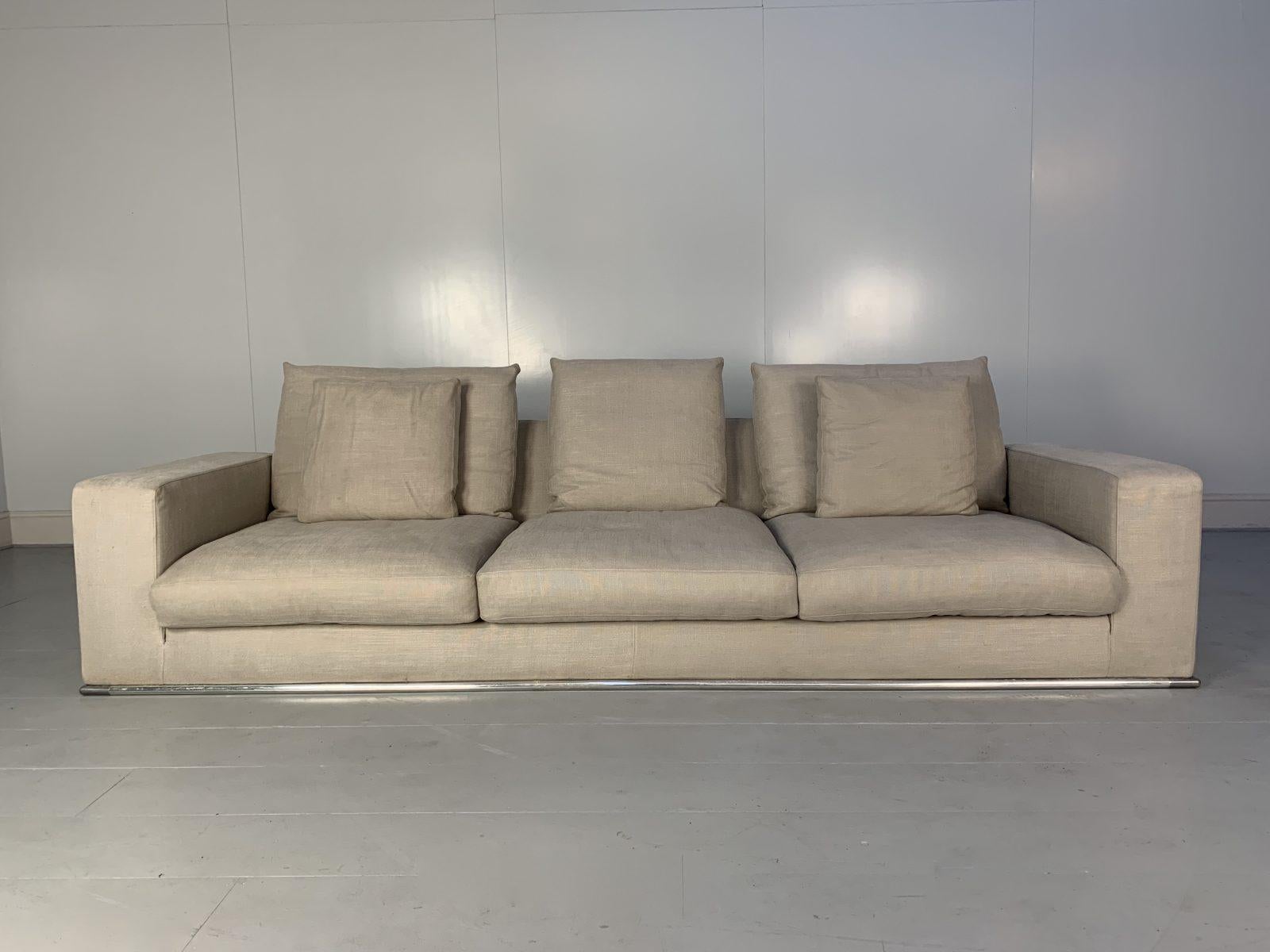 Hello Friends, and welcome to another unmissable offering from Lord Browns Furniture, the UK’s premier resource for fine Sofas and Chairs.

On offer on this occasion is superb, immaculately-presented example of large-scale seating, it being a