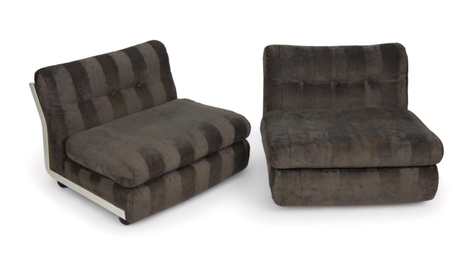 B&B Italia Mario Bellini Amanta Italian design modular sofa in dark fabric In Good Condition For Sale In BARCELONA, ES