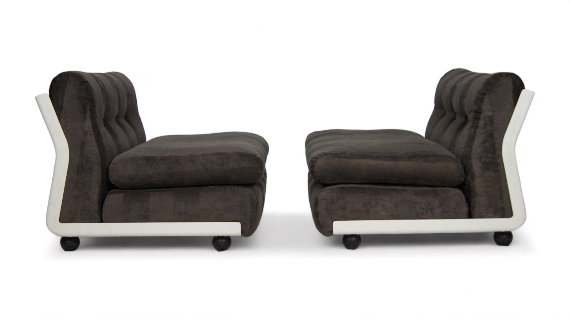 Late 20th Century B&B Italia Mario Bellini Amanta Italian design modular sofa in dark fabric For Sale