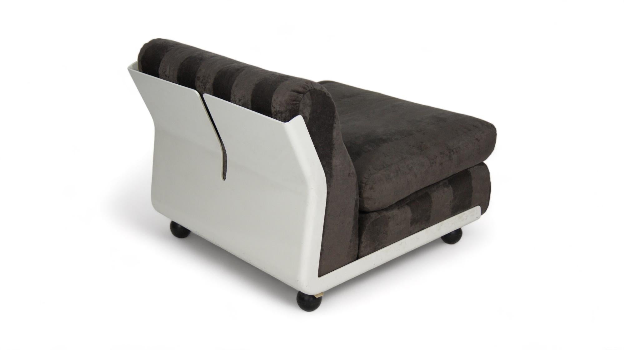 B&B Italia Mario Bellini Amanta Italian design modular sofa in dark fabric For Sale 3