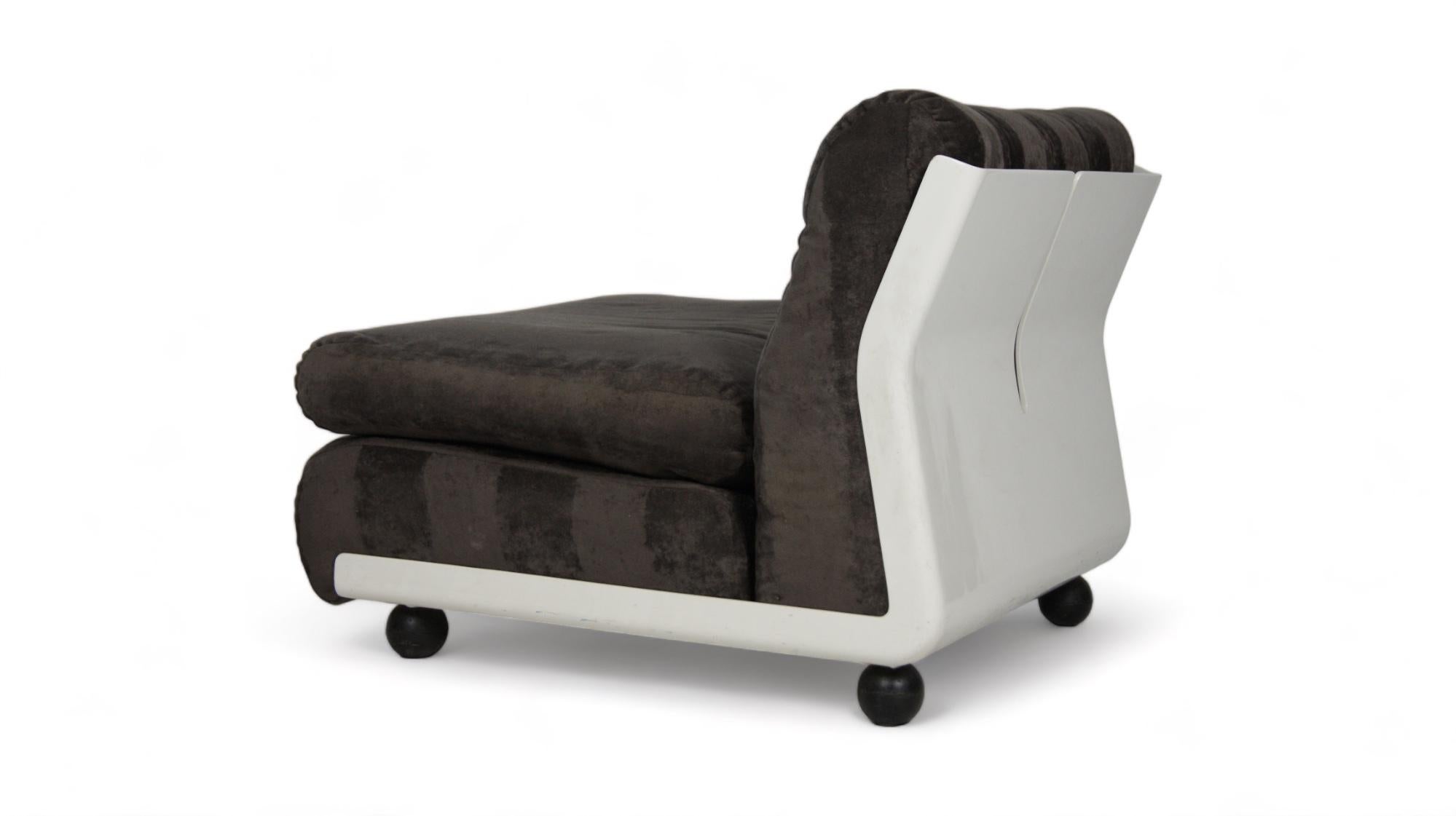 B&B Italia Mario Bellini Amanta Italian design modular sofa in dark fabric For Sale 4