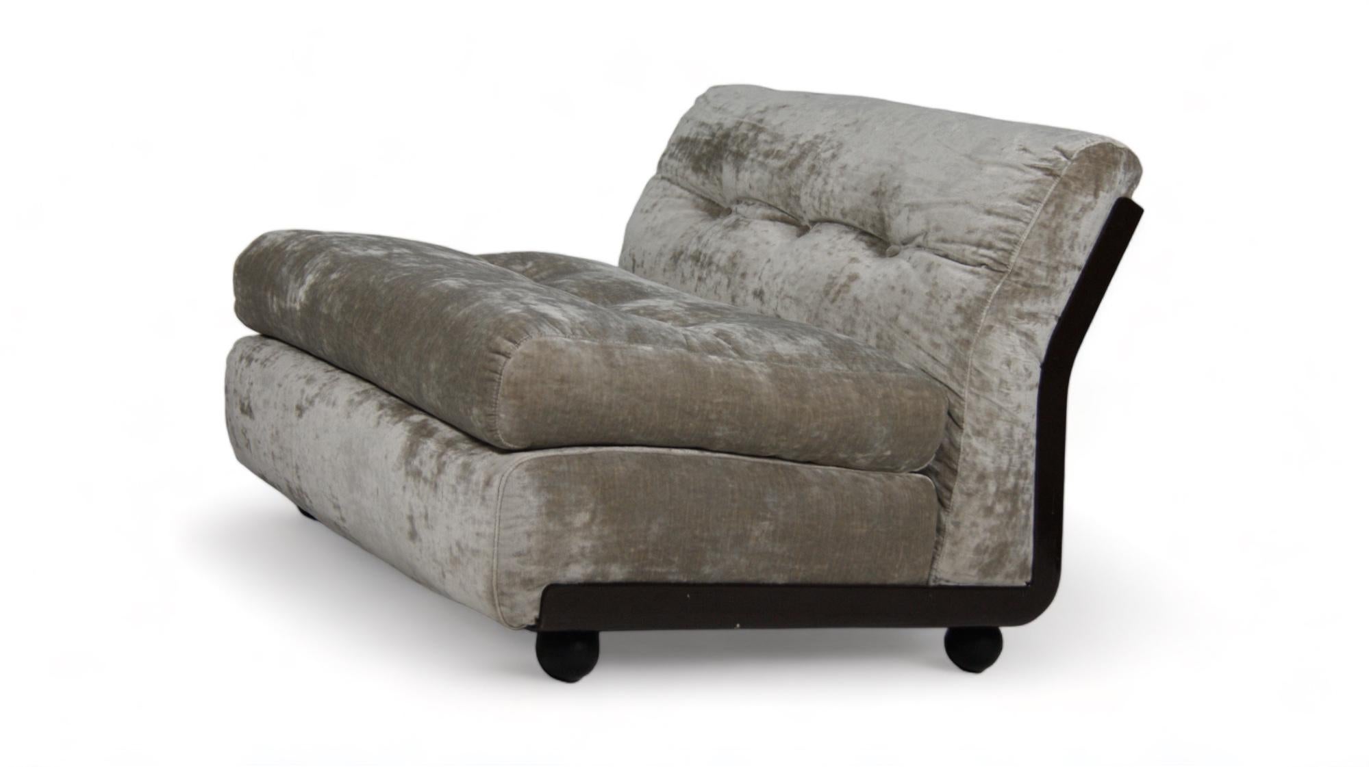 B&B Italia Mario Bellini Amanta Italian design modular sofa in velvet For Sale 3