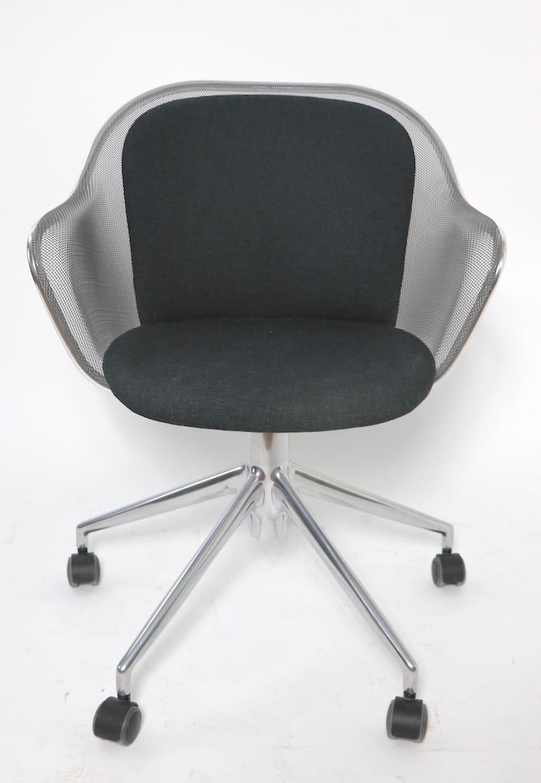 B&B Italia Maxalto Swivel Desk Chair by Antonio Citterio In Good Condition In New York, NY