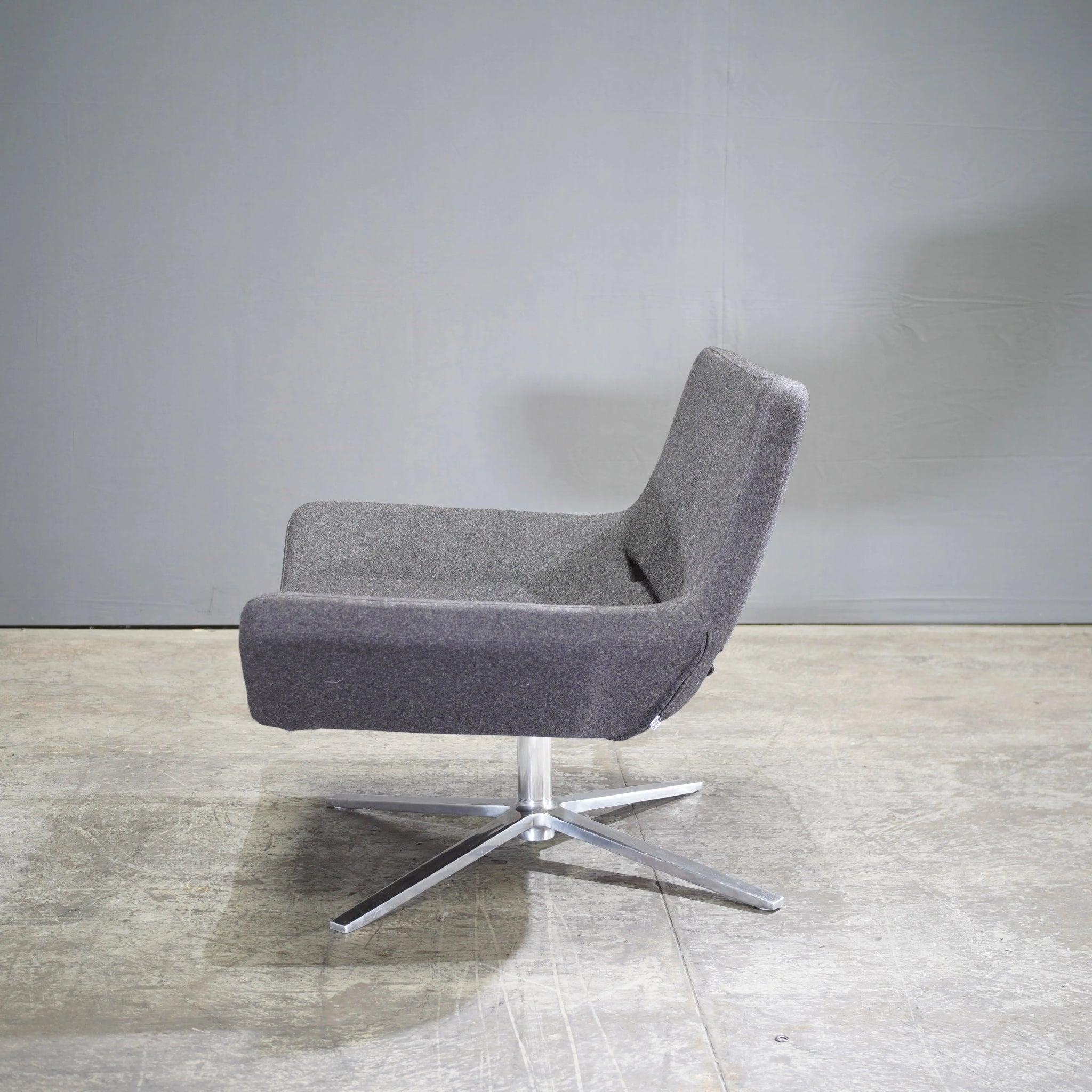 B&B Italia Sillón Metropolitan de Jeffrey Bernett con tapicería de tela gris Acero en venta