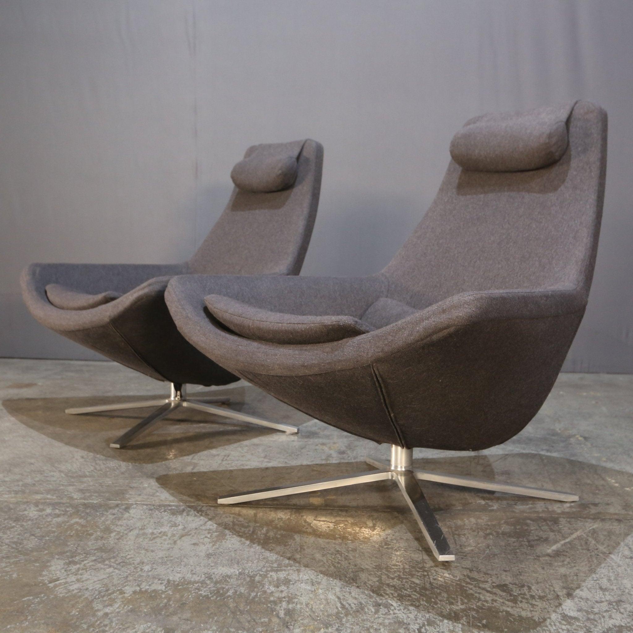 Ti presentiamo la Metropolitan High Back Lounge Chair di B&B Italia, un'aggiunta straordinaria a qualsiasi spazio abitativo di lusso. Realizzata con materiali di altissima qualità, questa poltrona lounge vanta un design elegante e moderno che emana