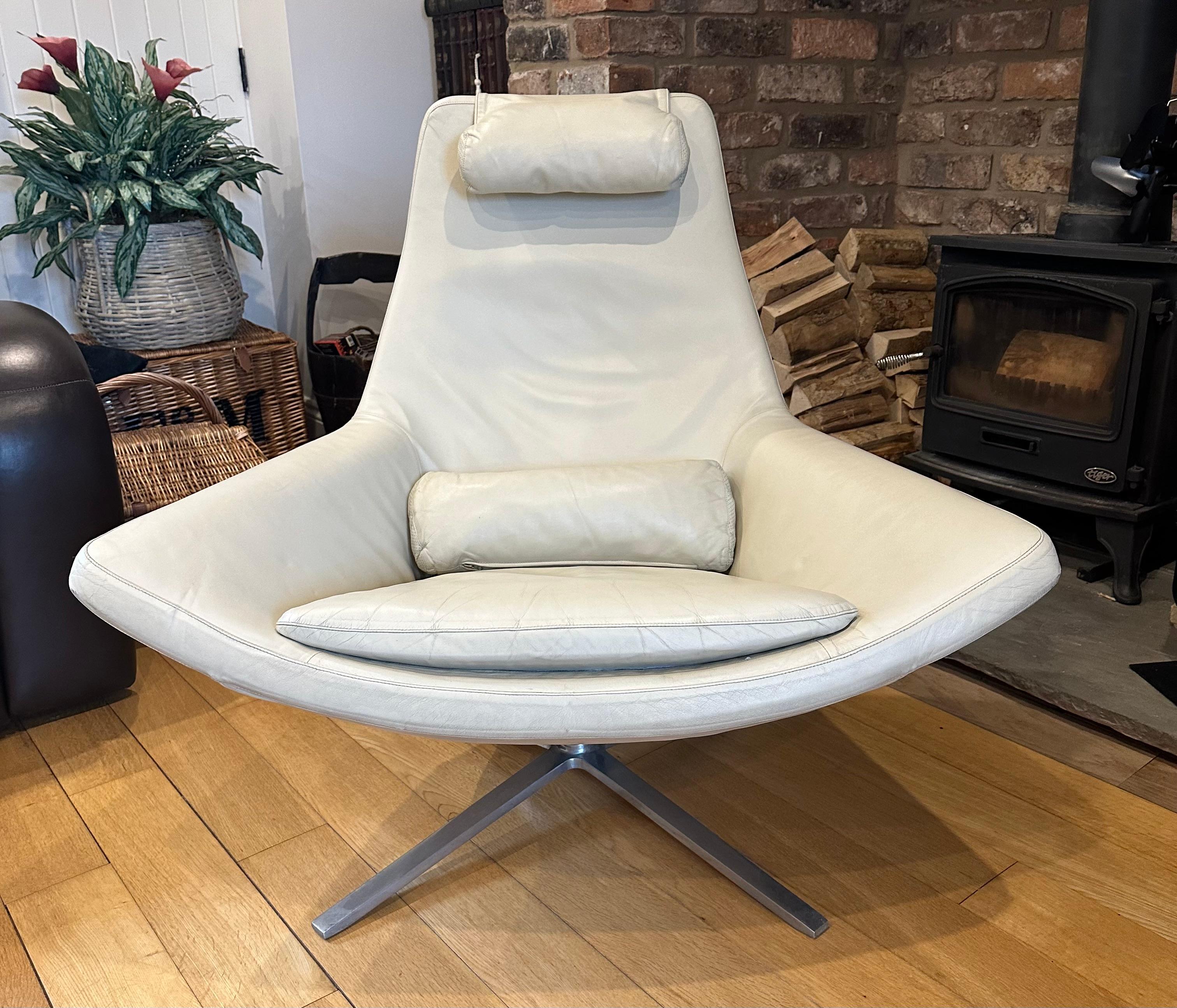 B&B Italia Metropolitan Leather Swivel Chair and Ottoman. For Sale 4