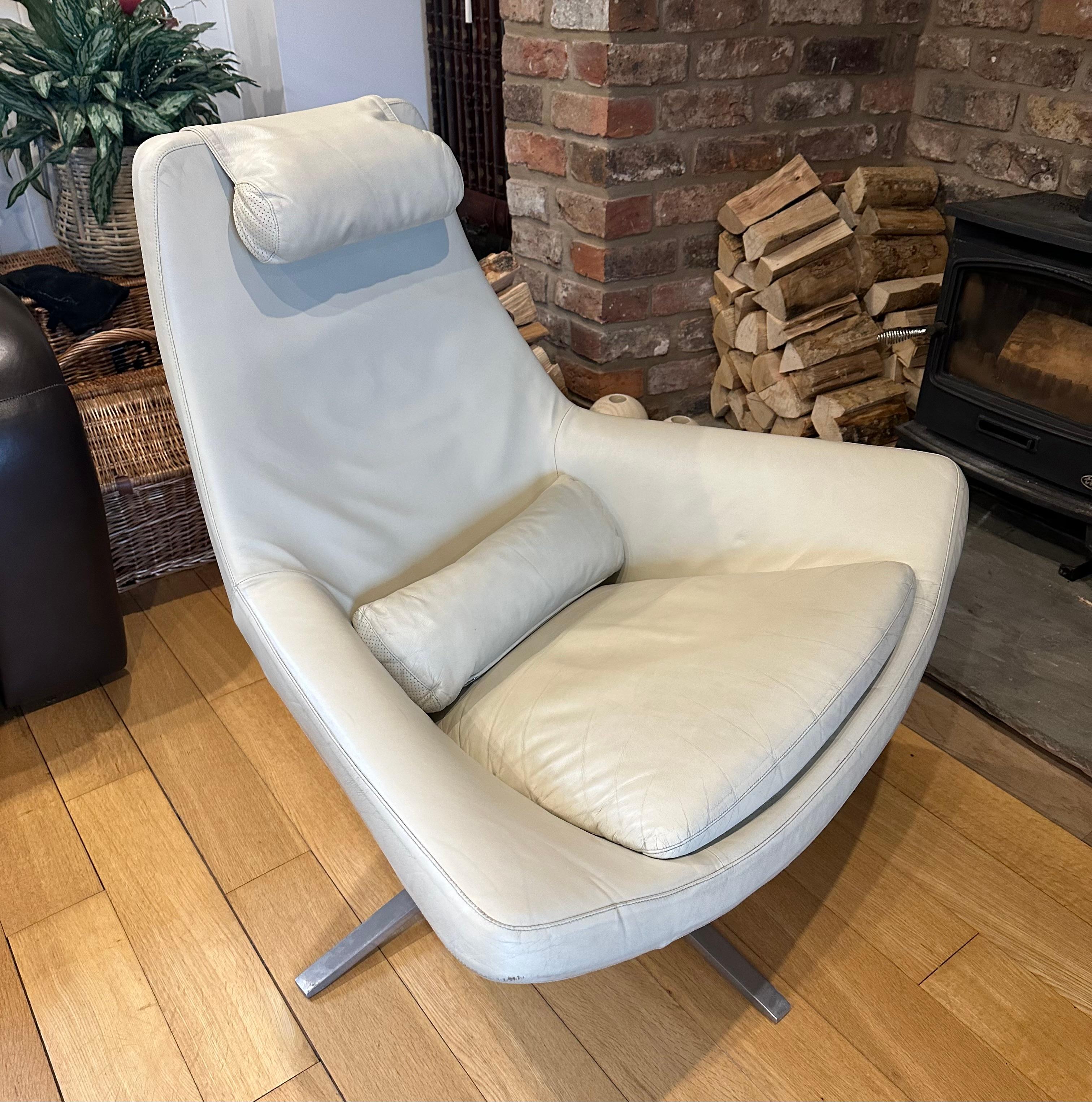 B&B Italia Metropolitan Leather Swivel Chair and Ottoman. For Sale 5