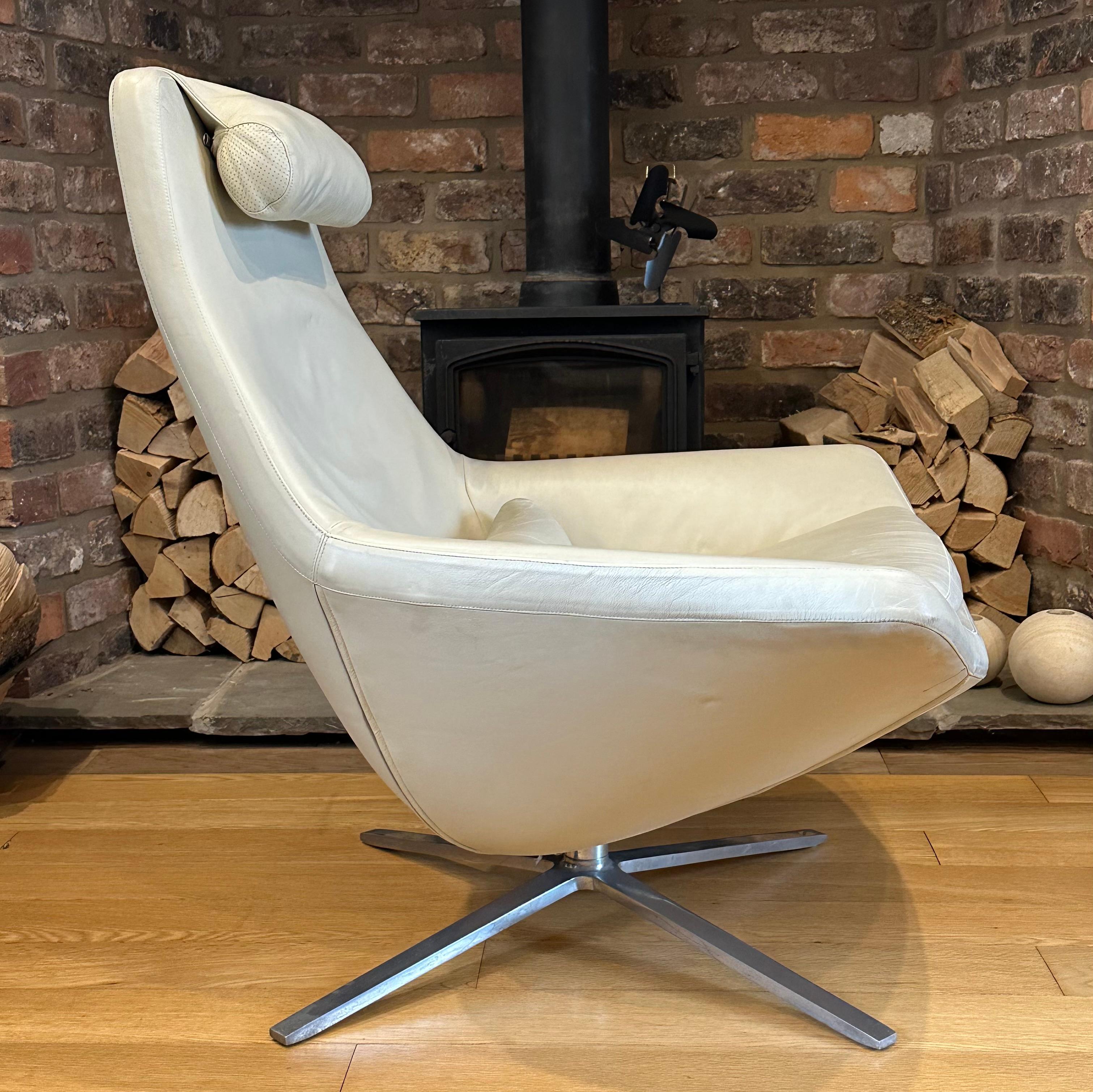 B &B Italia Metropolitan Chair and Ottoman.
Good Original Condition.
B & B Italia pieces are the epitome of contemporary European furniture design, are of peerless quality and exhibit detailing and execution of an unrivalled standard.
B &B Italia