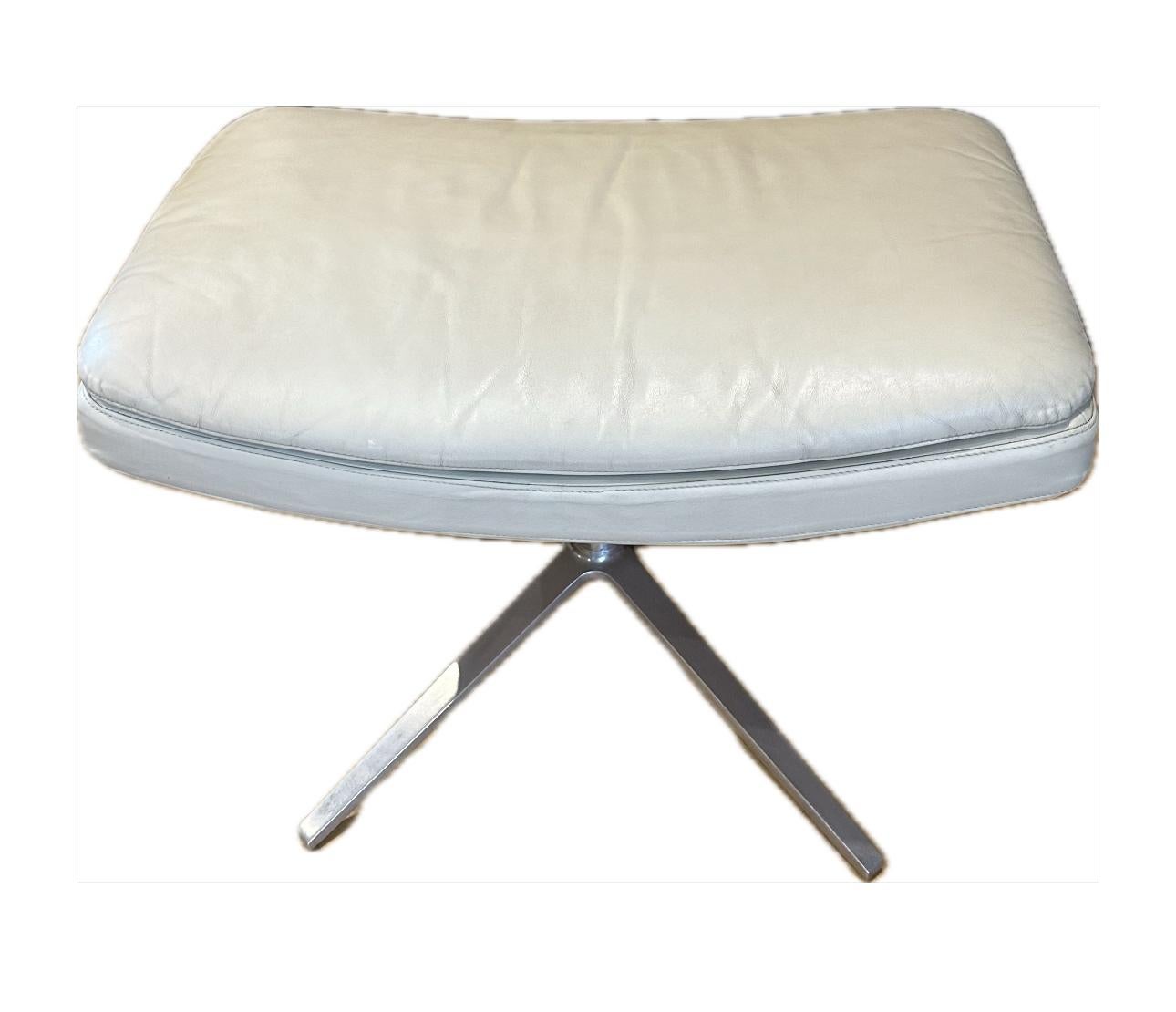 B&B Italia Metropolitan Leather Swivel Chair and Ottoman. For Sale 2