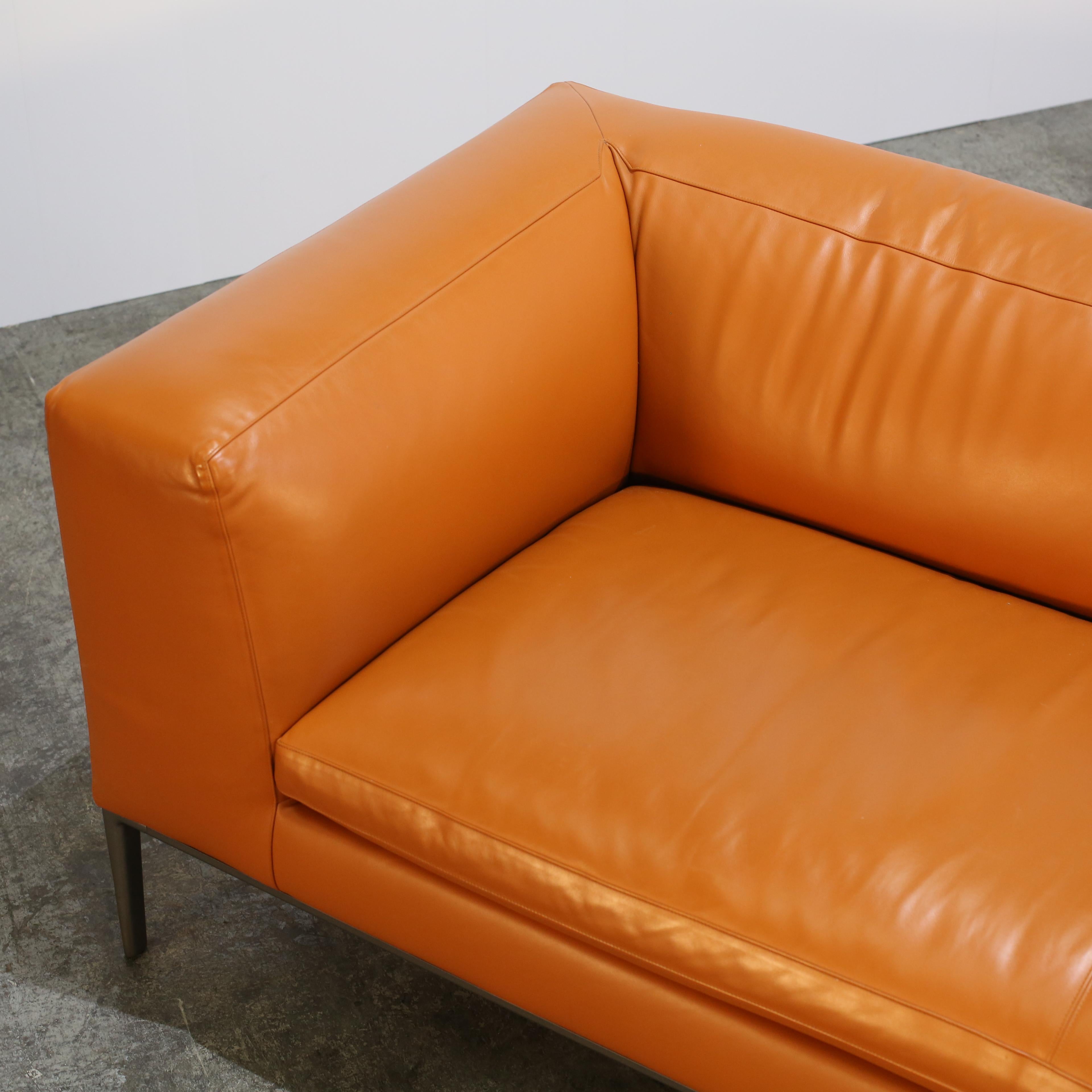 XXIe siècle et contemporain B&B Italia canapé Michel en cuir orange d'Antonio Citterio