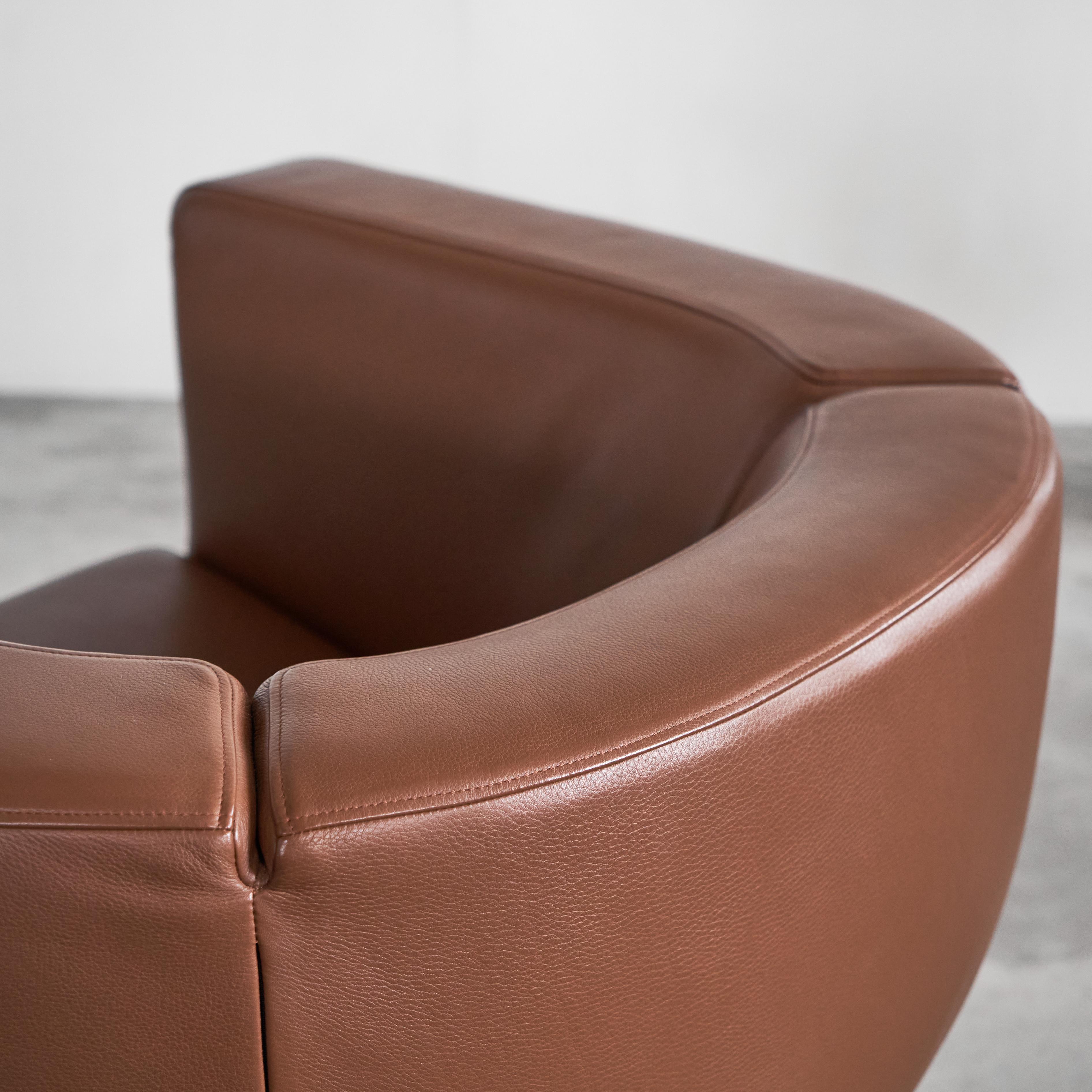 B&B Italia Pair of 'Tulip' Swivel Club Chairs in Brown Leather   For Sale 8