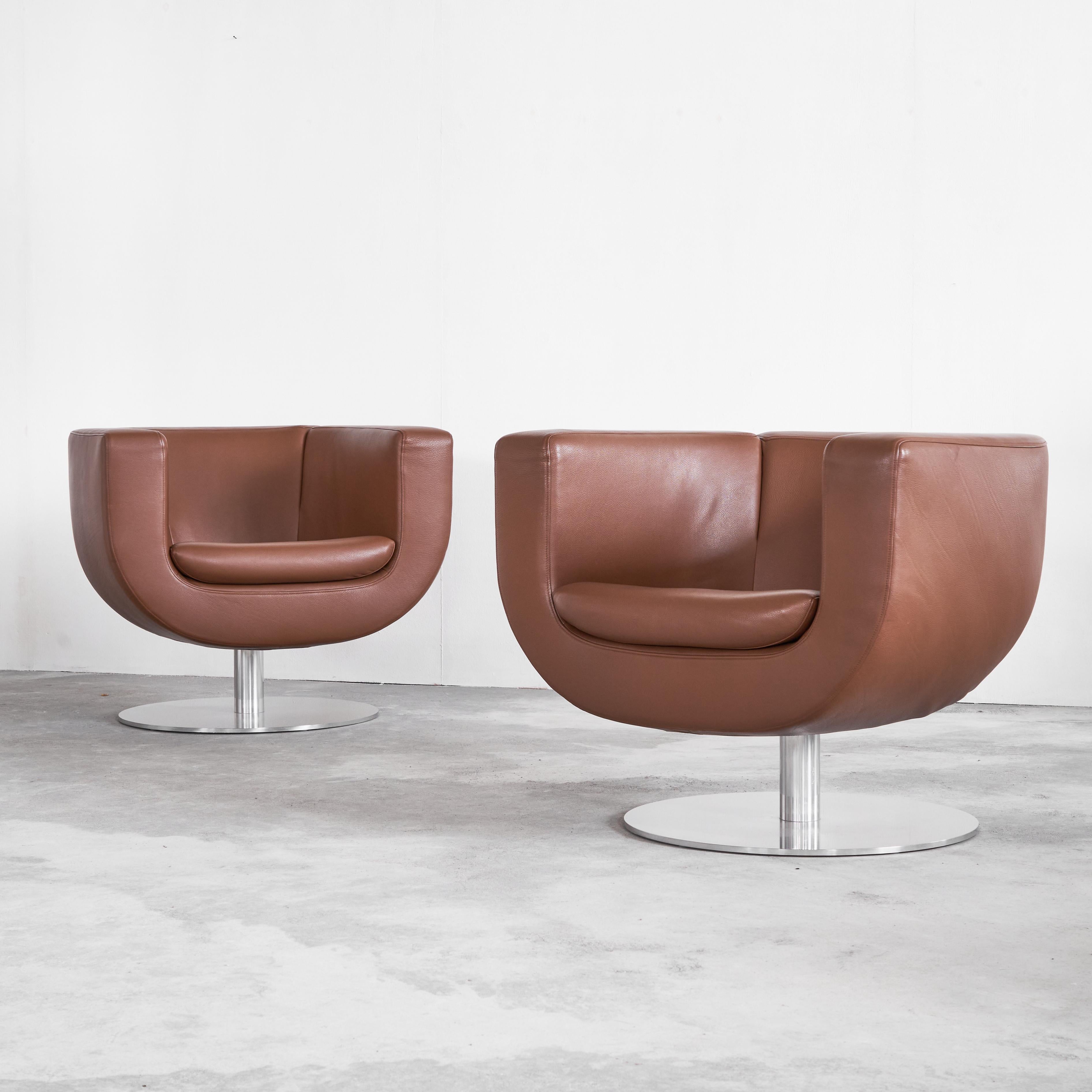 Modern B&B Italia Pair of 'Tulip' Swivel Club Chairs in Brown Leather   For Sale
