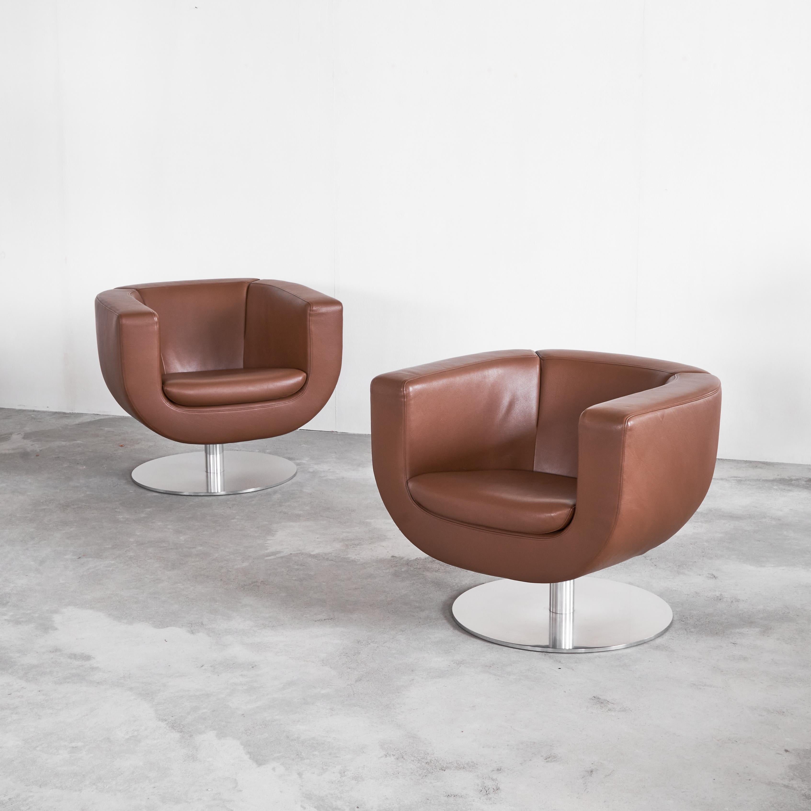 Italian B&B Italia Pair of 'Tulip' Swivel Club Chairs in Brown Leather   For Sale