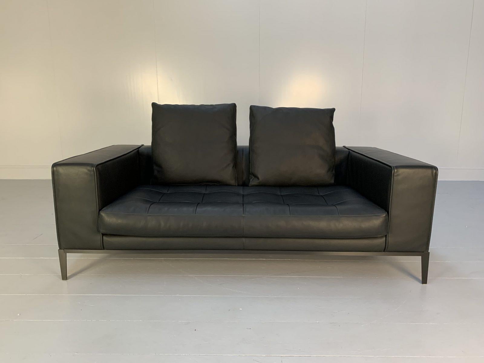 Hello Friends, and welcome to another unmissable offering from Lord Browns Furniture, the UK’s premier resource for fine Sofas and Chairs.

On offer on this occasion is a superb “Simplex 8SMD197_1” Large 2.5-Seat Sofa from the “Maxalto” range of