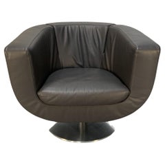 B&B Italia fauteuil tulipe en cuir marron foncé 