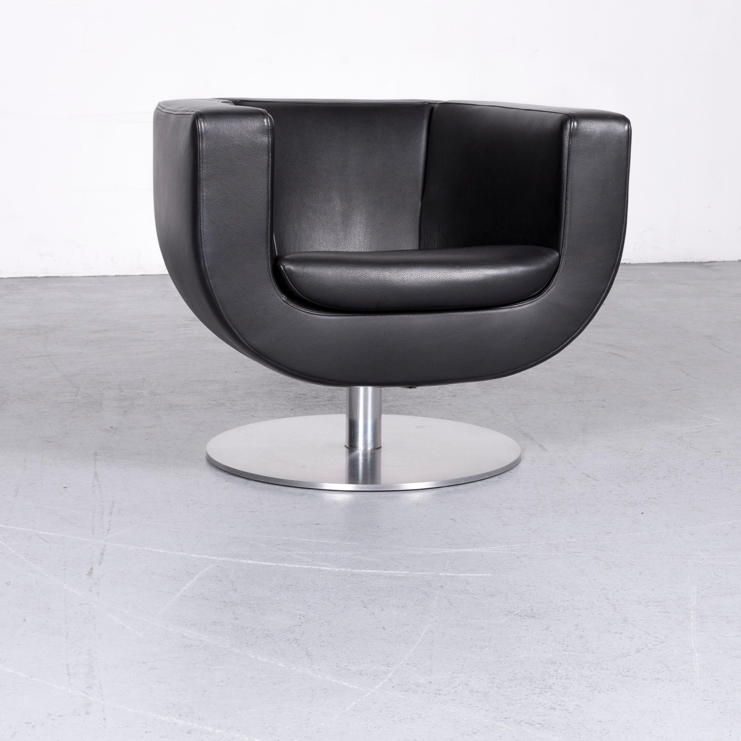 We bring to you a B&B Italia tulip designer leather armchair black chair.