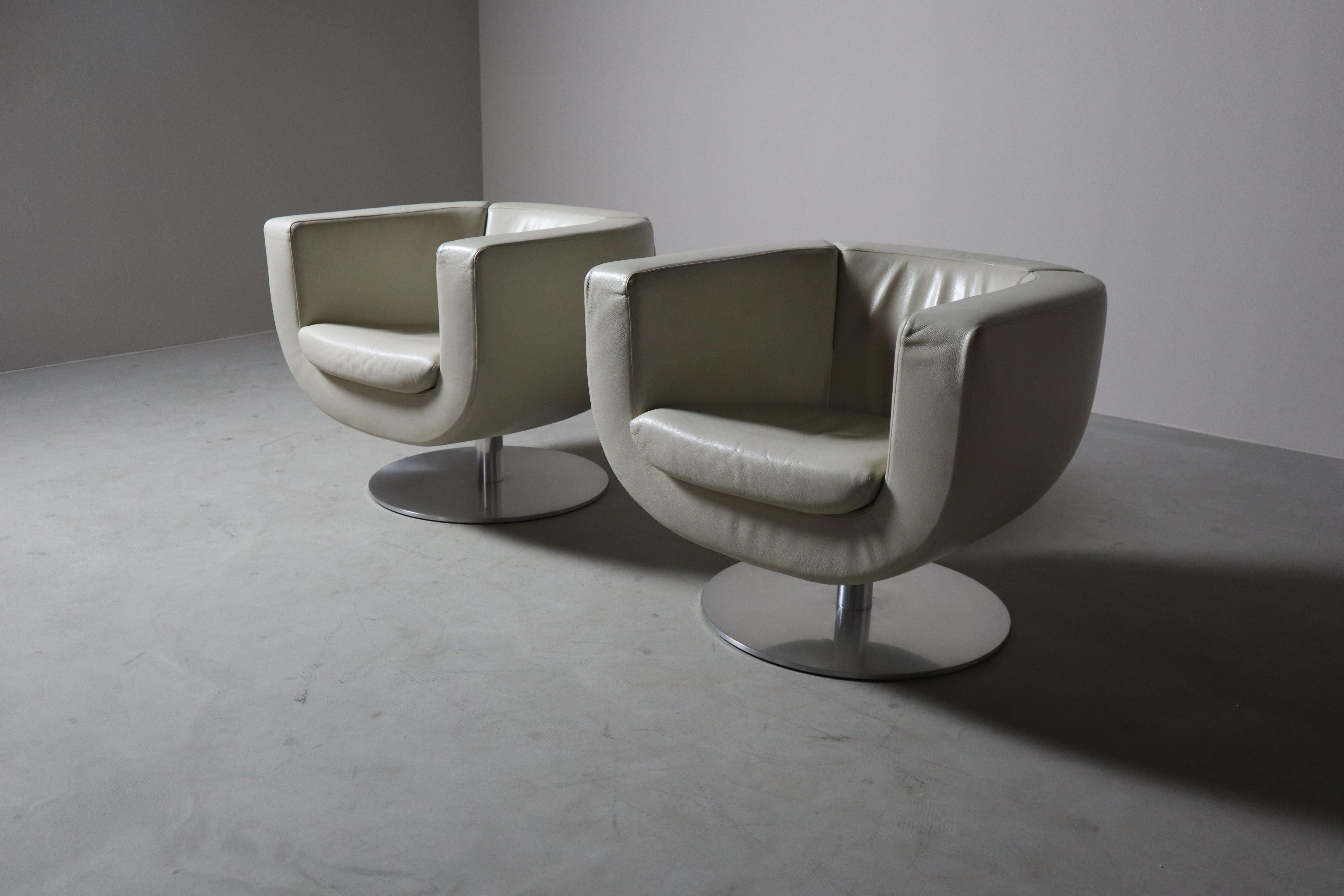 Pair of ‘Tulip’ Swivel Lounge Chairs by Jeffrey Bernett for B&B Italia / Maxalto For Sale 2