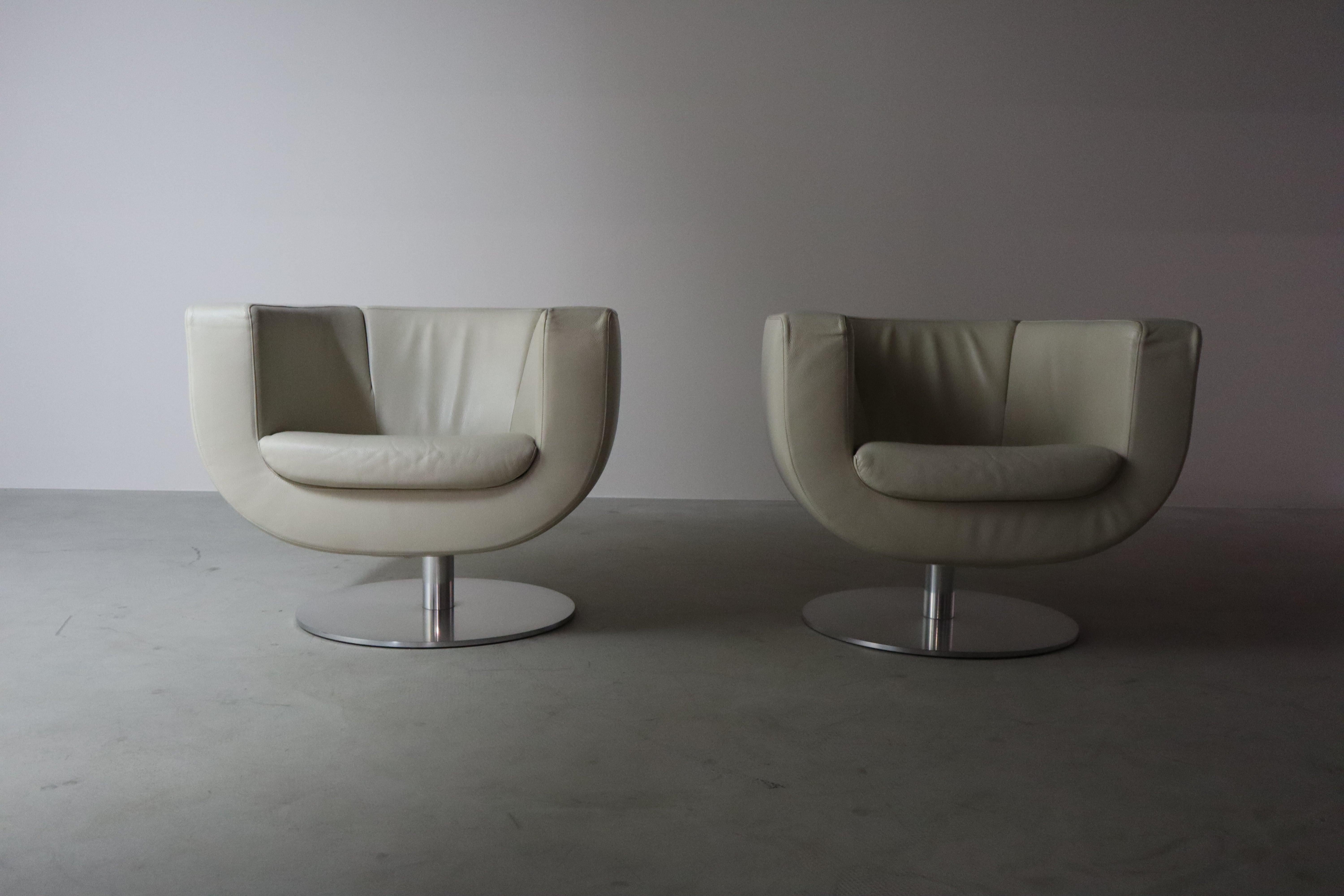 Pair of ‘Tulip’ Swivel Lounge Chairs by Jeffrey Bernett for B&B Italia / Maxalto For Sale 3