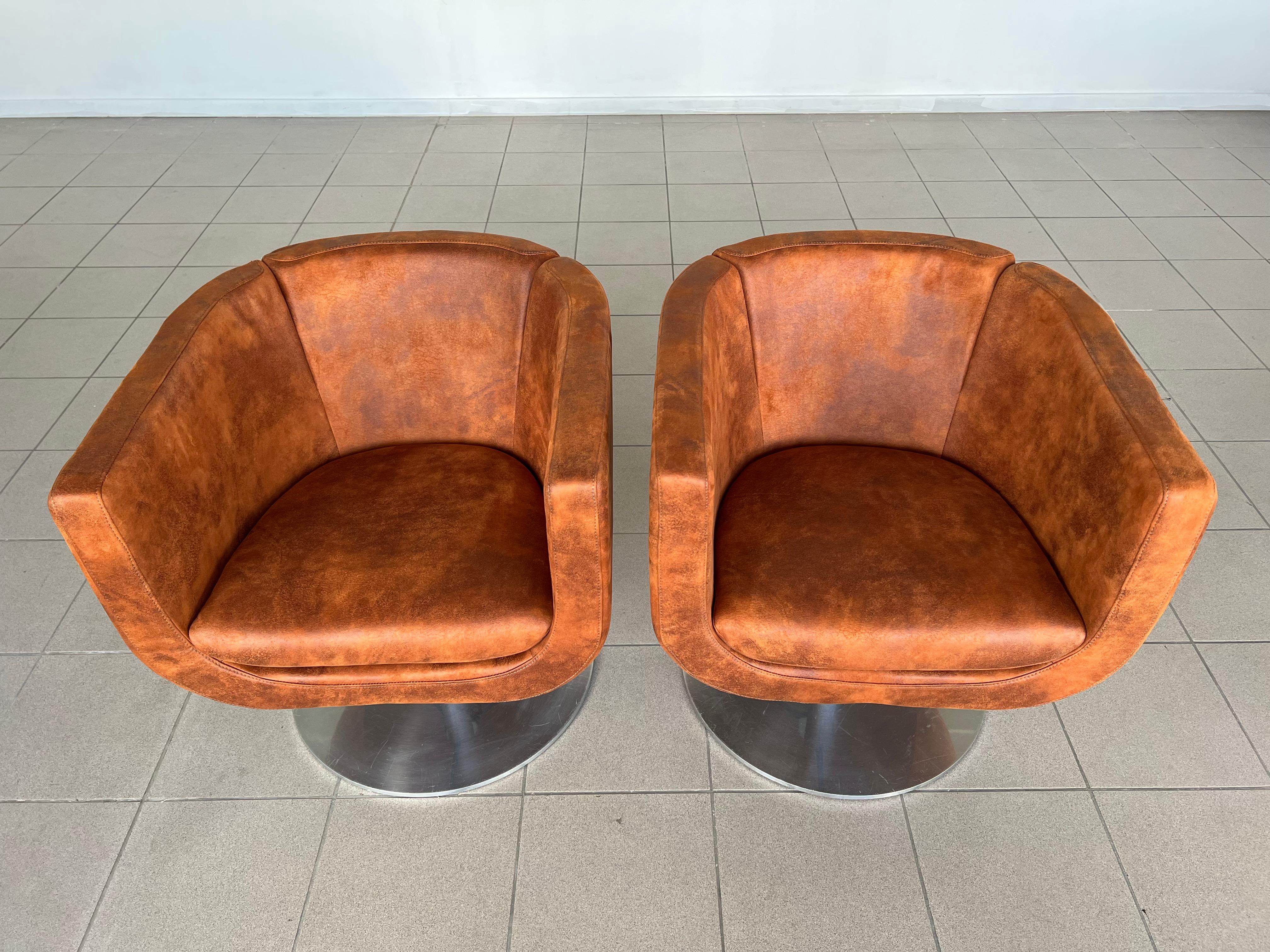 Mid-Century Modern B&B Italia Tulip Model 360 Degrees Rotatable Brown Armchairs by Jeffrey Bernett 