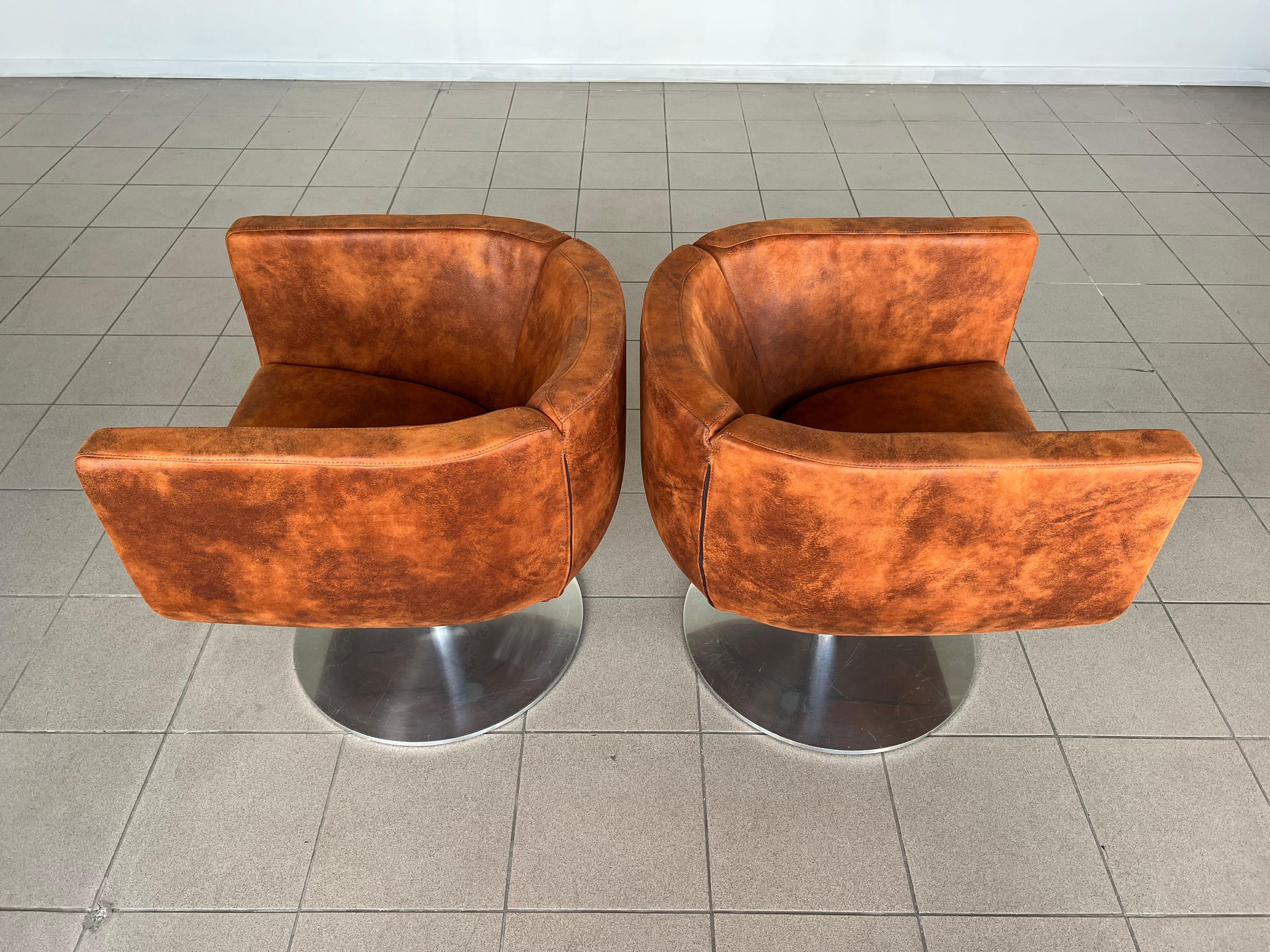 B&B Italia Tulip Model 360 Degrees Rotatable Brown Armchairs by Jeffrey Bernett  In Good Condition In Bridgeport, CT