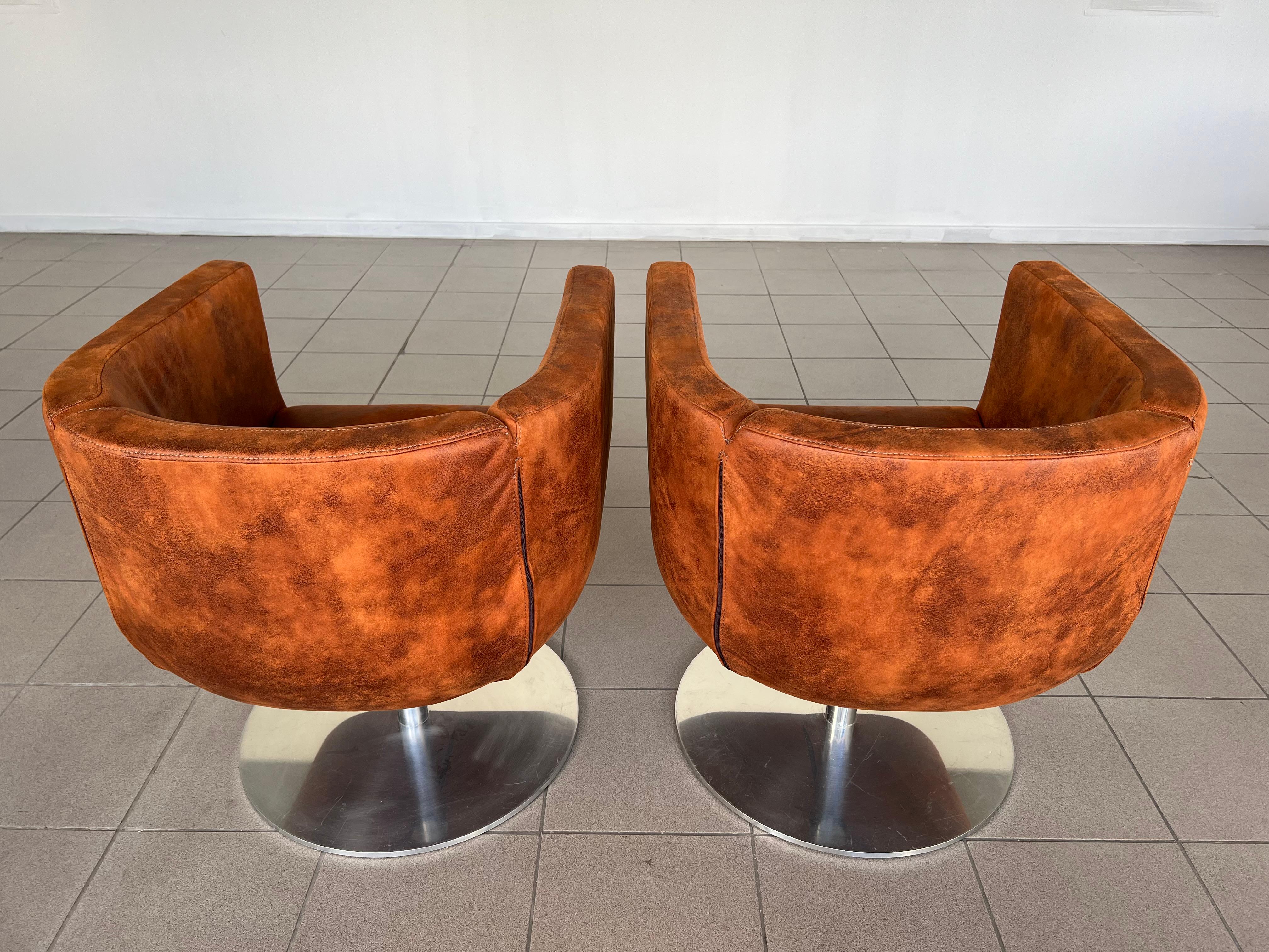 Contemporary B&B Italia Tulip Model 360 Degrees Rotatable Brown Armchairs by Jeffrey Bernett 