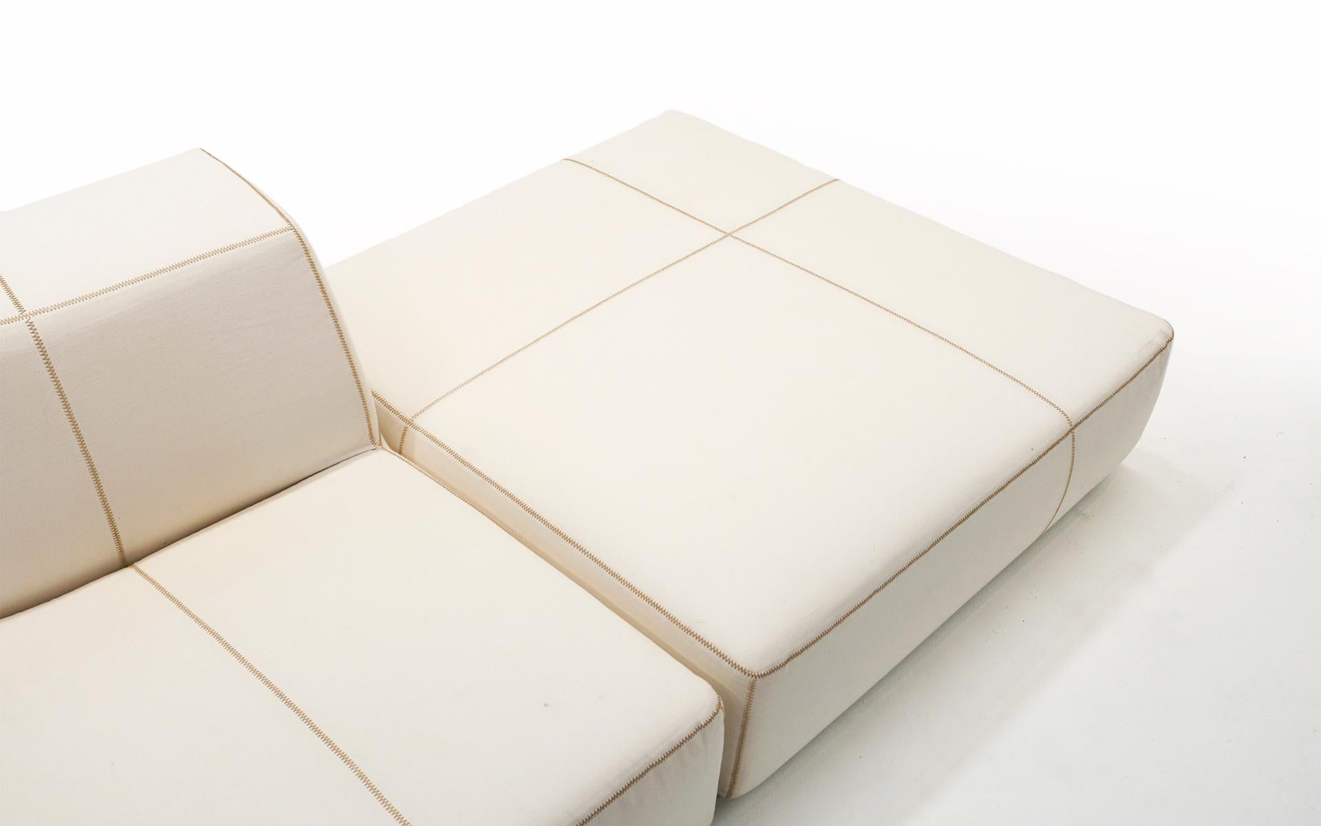 B&B Italia Zweiteiliges Sofa „Bend“ von Patricia Urquiola, 2010 in Weiß, signiert im Zustand „Gut“ im Angebot in Kansas City, MO