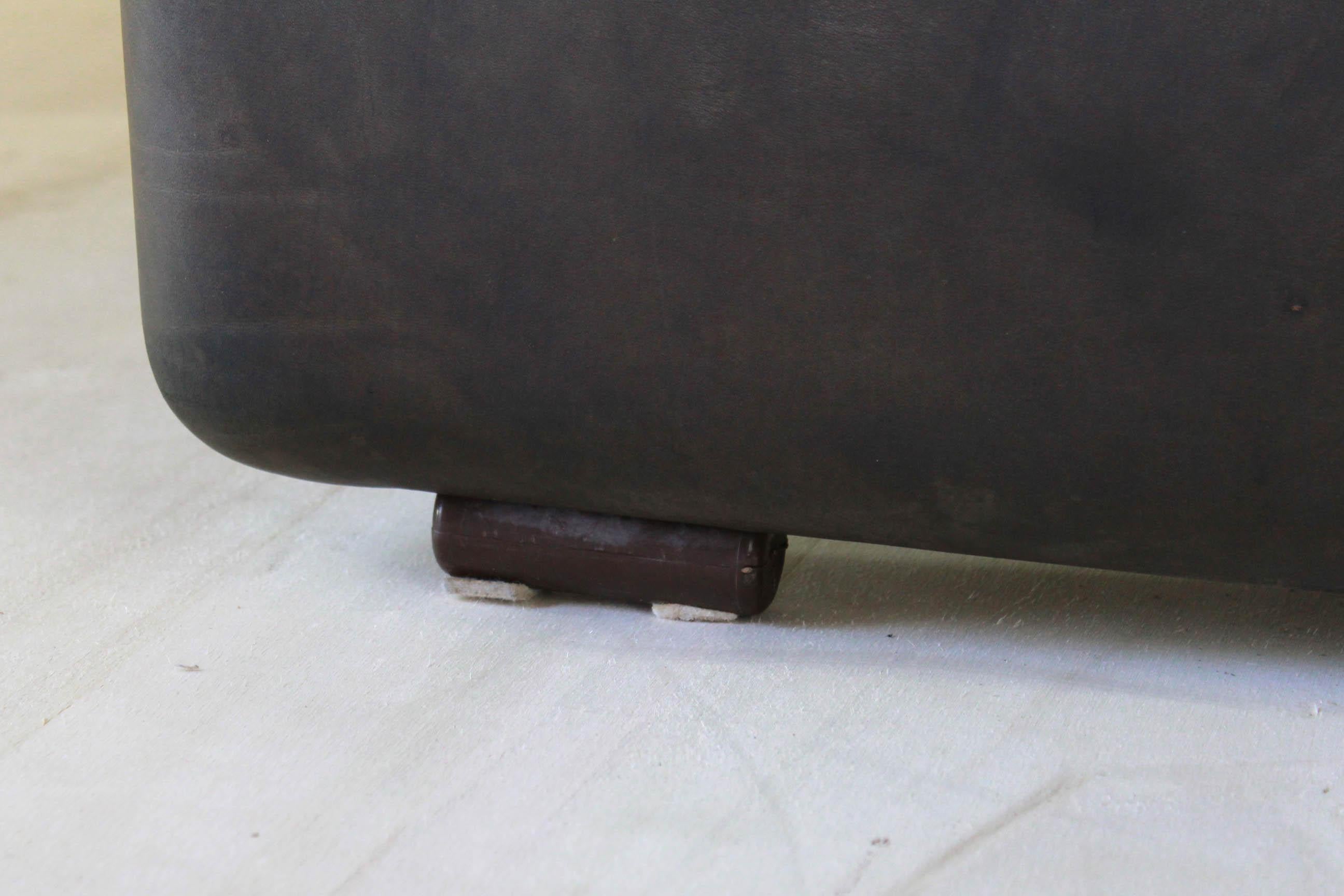 Vintage Leather Sofa by B&B Italia by Afra & Tobia Scarpa Designers For Sale 4