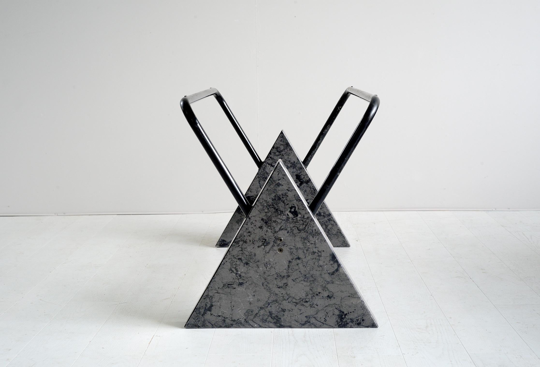Sculptural Theo table by Boccante, Gigante and Zambusi, edited by BBB Bonacina, Italy 1980. The base consists of two triangular marble prisms connected by black lacquered metal tubes. The slate top is veined, the edges are rounded. (thickness