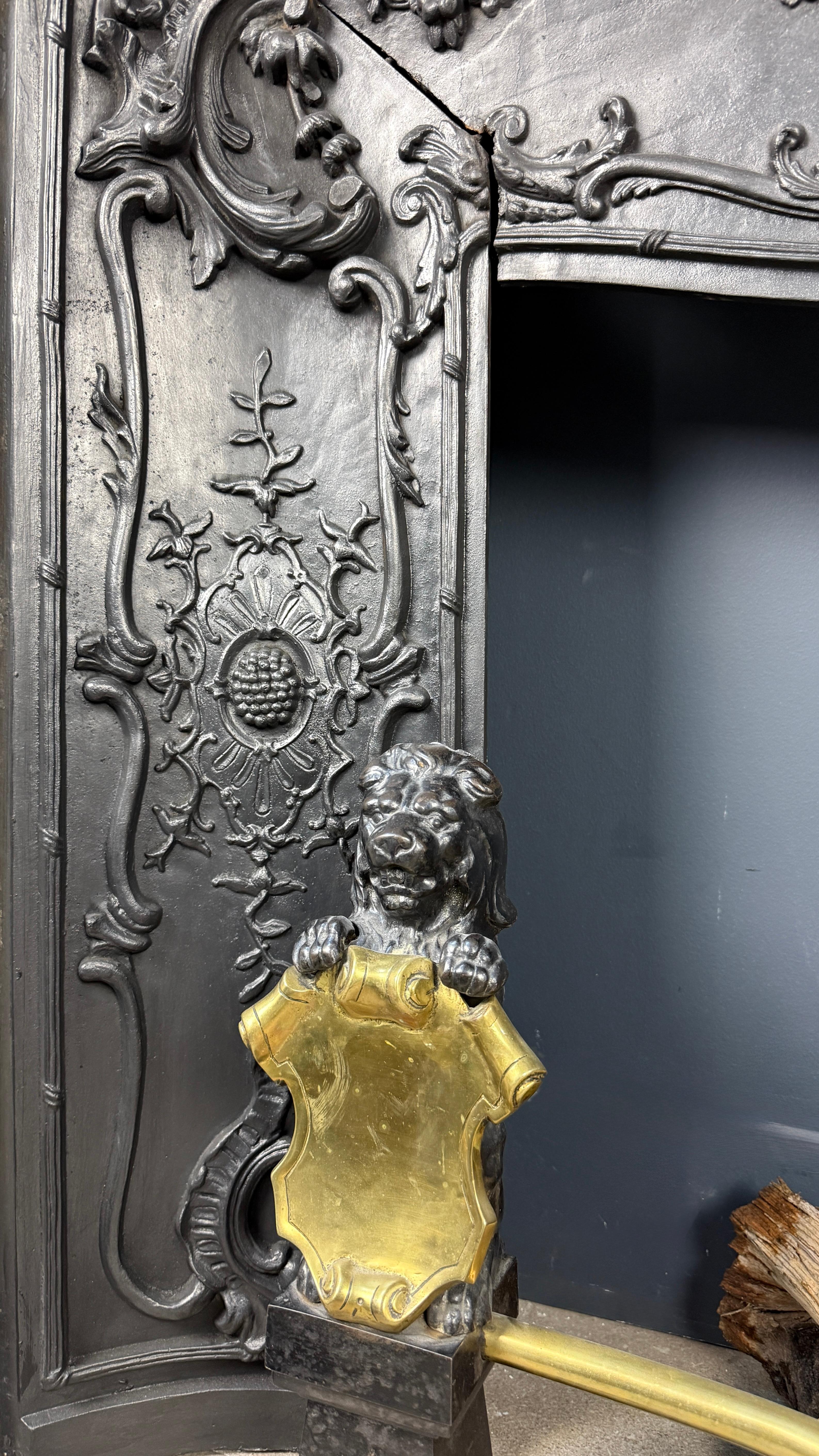 BBeautiful Rich Antique Front Fireplace Surround in Rococo Style For Sale 3