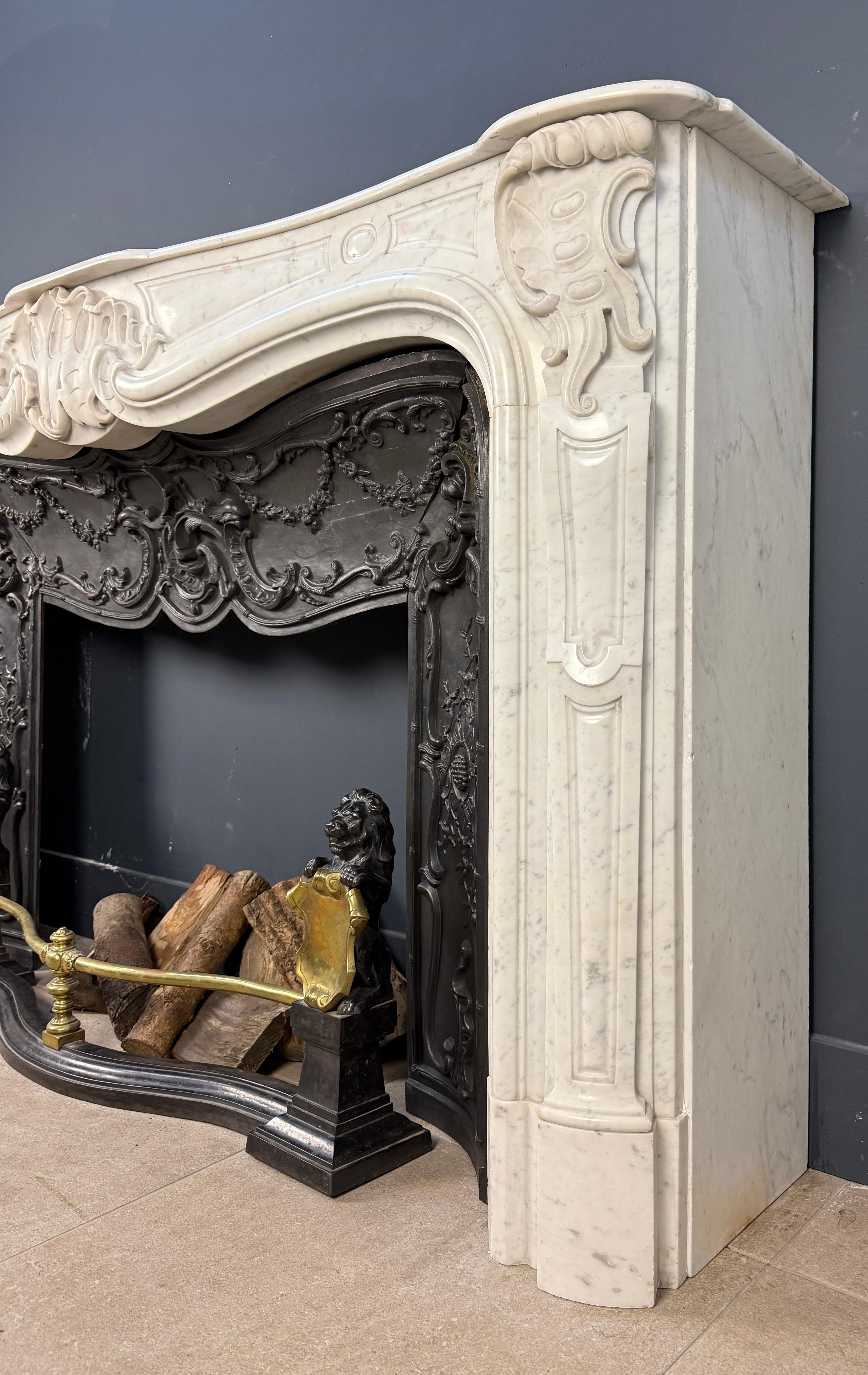 19th Century BBeautiful Rich Antique Front Fireplace Surround in Rococo Style For Sale
