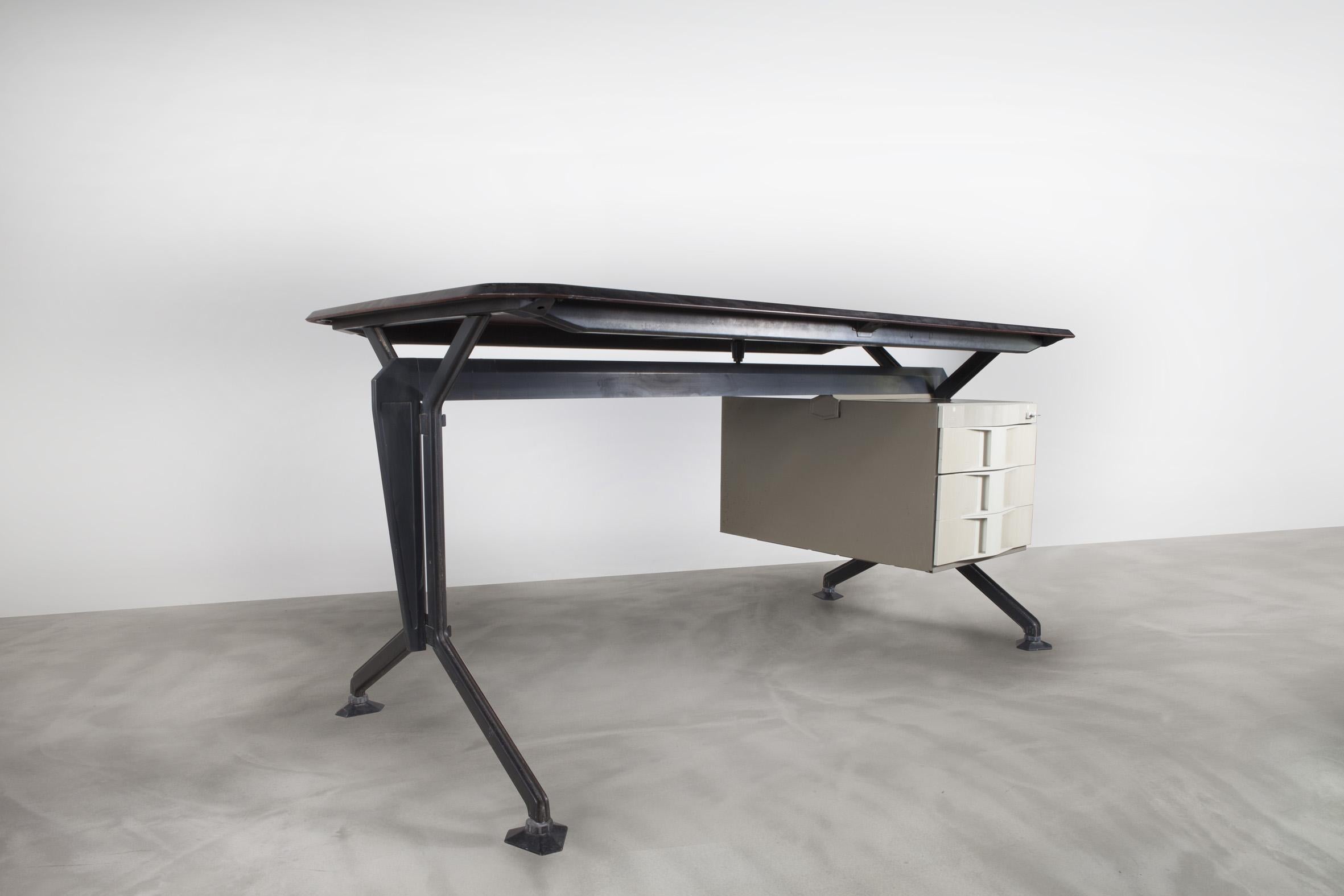 'Arco' desk designed in 1963 by Studio BBPR designers Gianlugi Banfi, Lodovico Belgiojoso, Enrico Peressutti and Ernesto Nathan Rogers, for Olivetti 
 Synthesis Arredamenti.