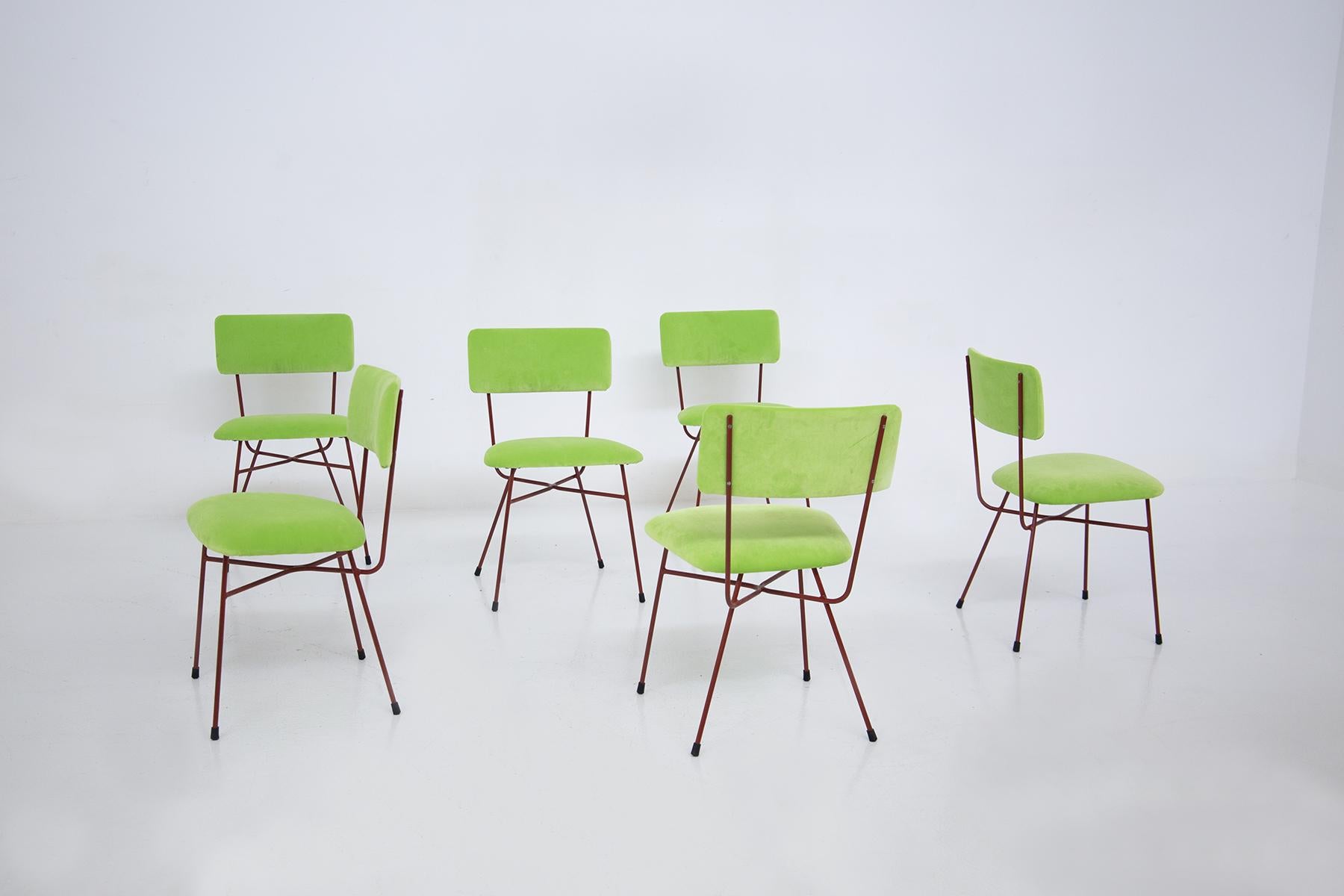 Important set of vintage chairs made of red painted iron and seat and backs upholstered in access green velvet. Designed by BBPR studio in the 1950s, of fine Italian manufacture.
The chairs are made with a red painted iron frame, the line is very