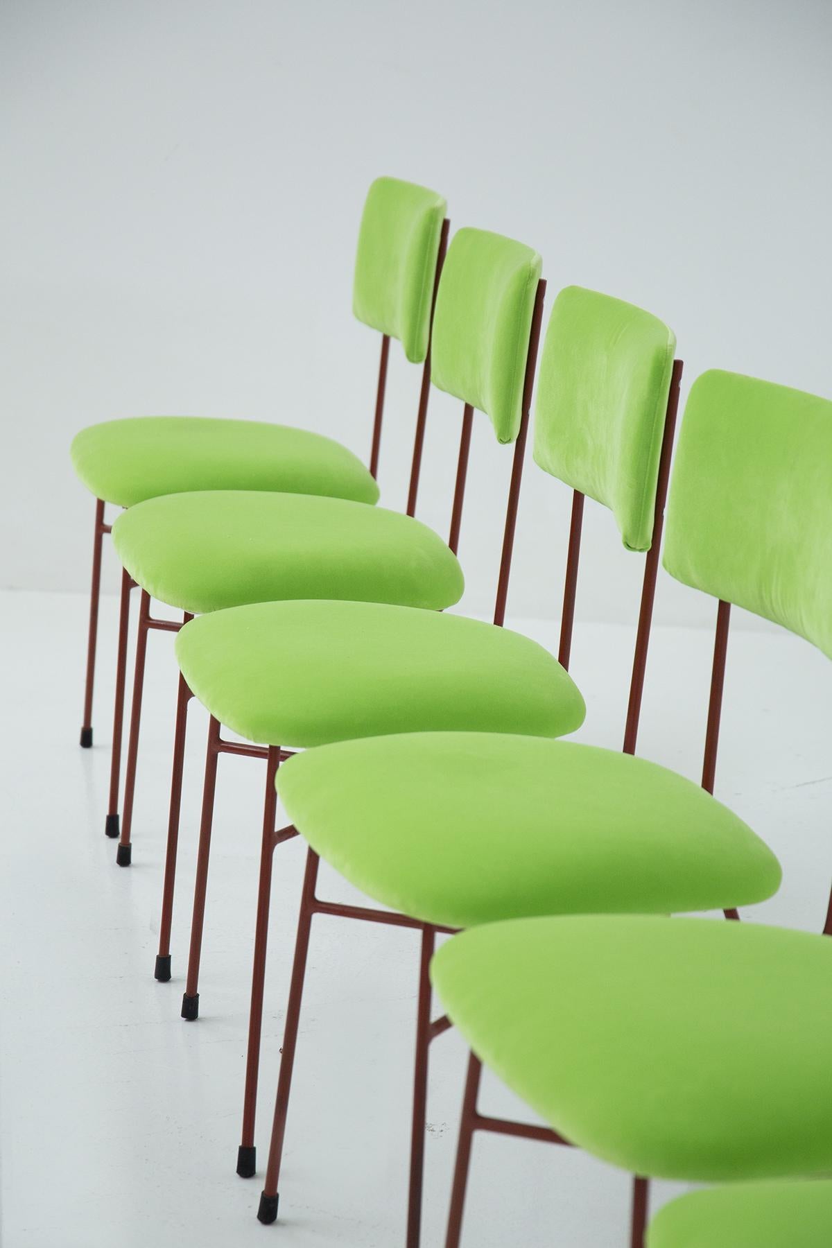 Milieu du XXe siècle Ensemble de six chaises Bbpr en velours vert et rouge en vente