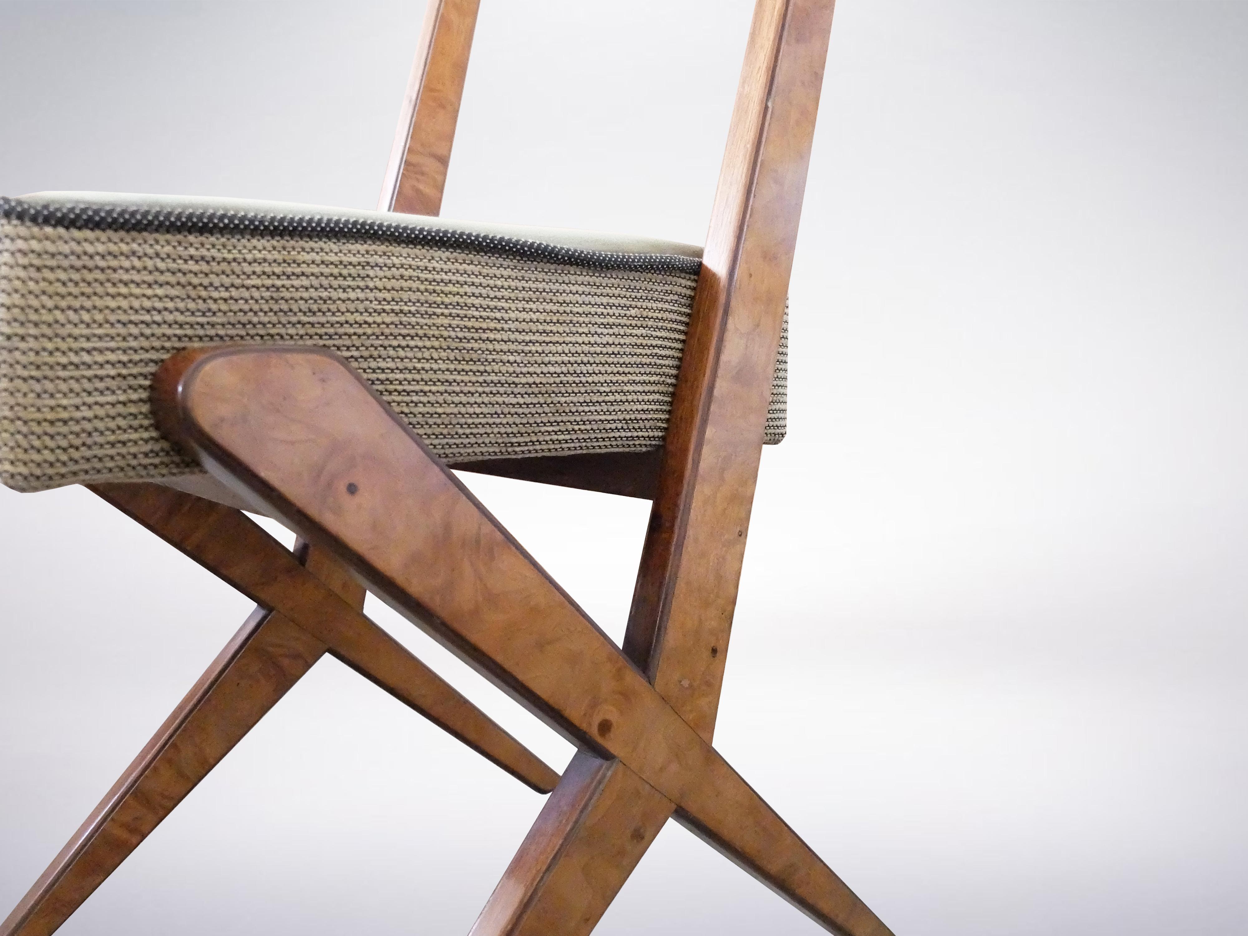 BBPR, seltener Satz von 3 modernen italienischen Holz- und Veloursstühlen aus der Mitte des Jahrhunderts, 1948 im Zustand „Gut“ im Angebot in Milan, IT
