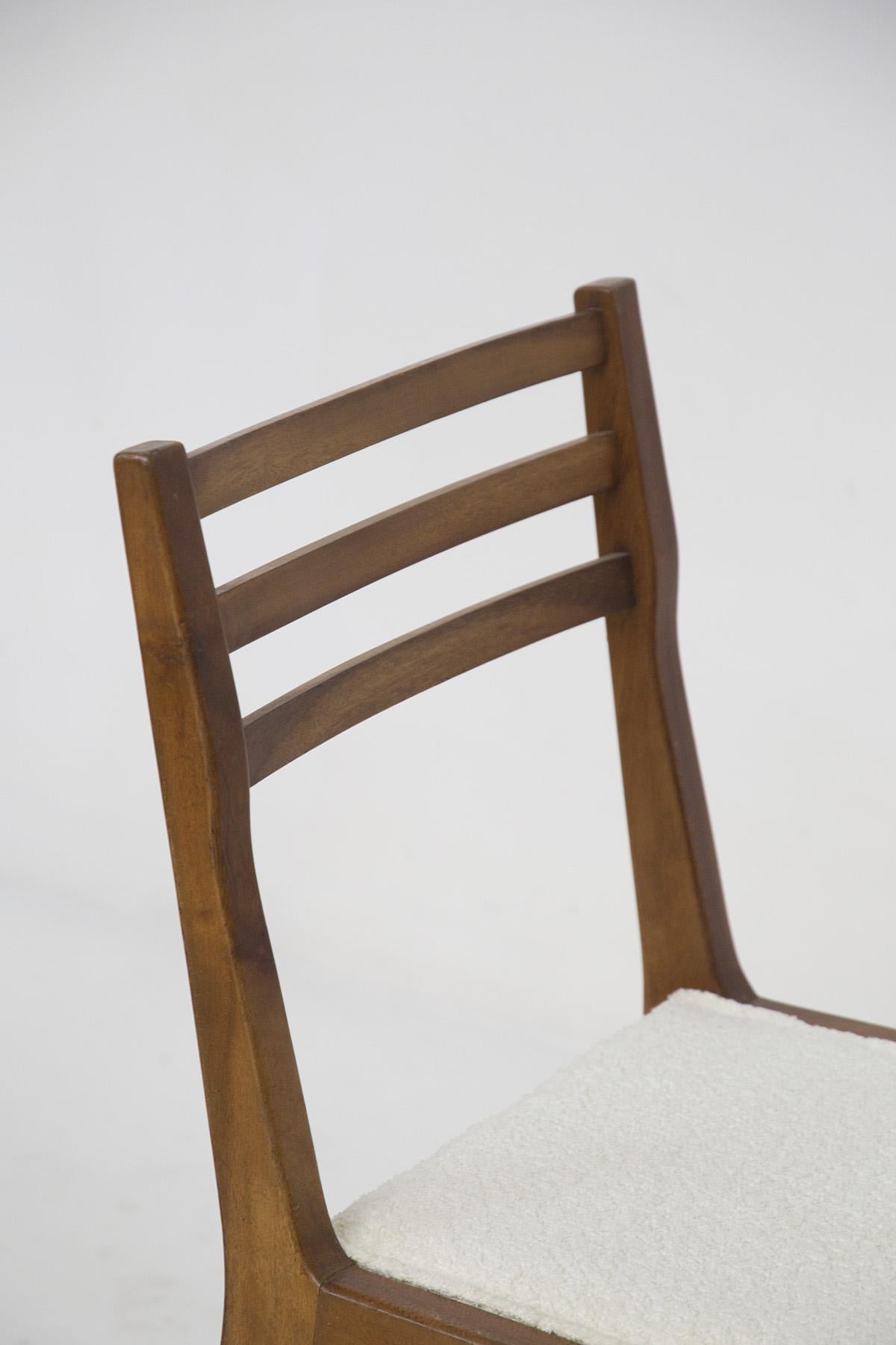 Bbpr Satz von 12 Holzstühlen aus der Mitte des Jahrhunderts in Bouclé im Angebot 4