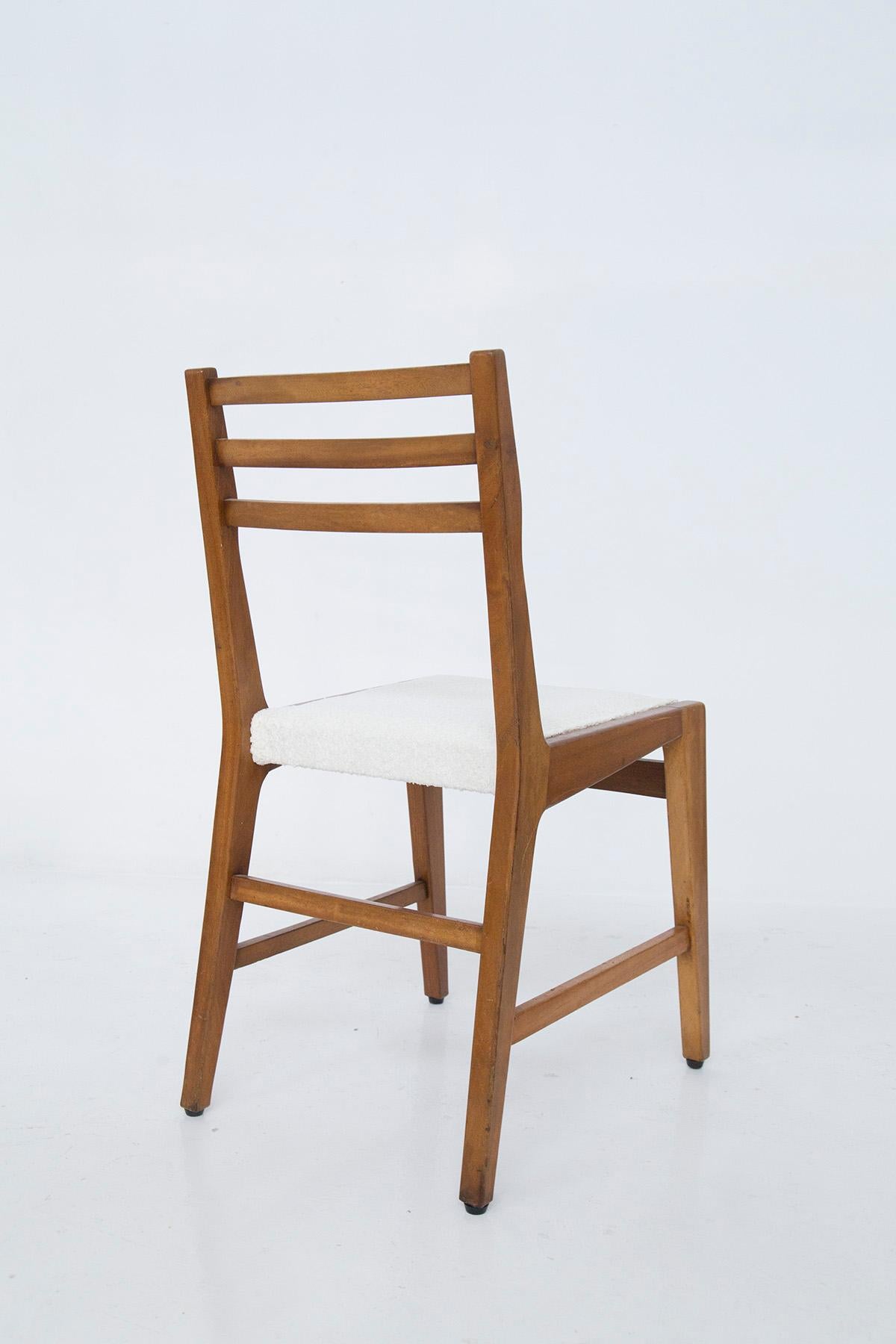 Bbpr Satz von 12 Holzstühlen aus der Mitte des Jahrhunderts in Bouclé im Angebot 1
