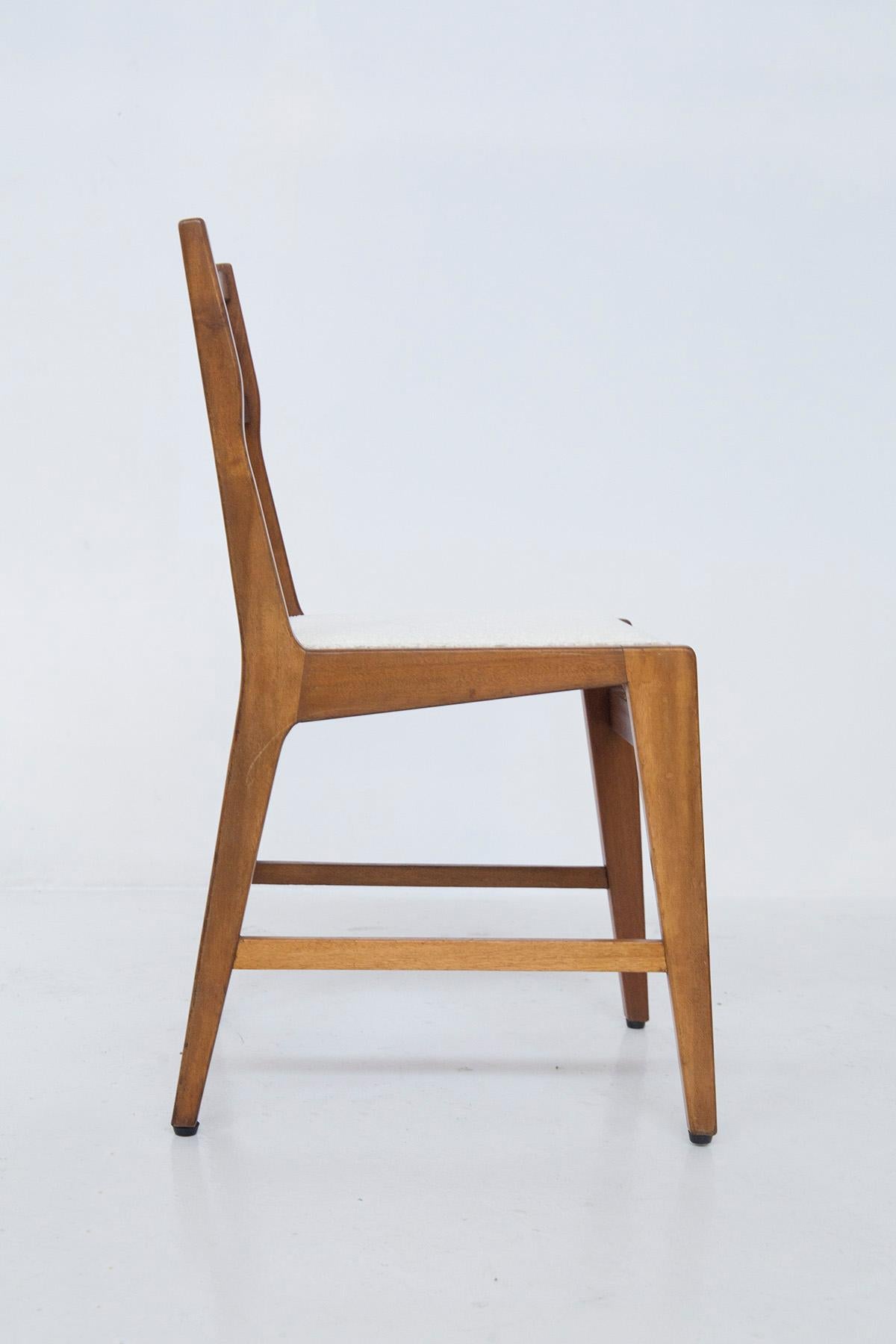 Bbpr Satz von 12 Holzstühlen aus der Mitte des Jahrhunderts in Bouclé im Angebot 3