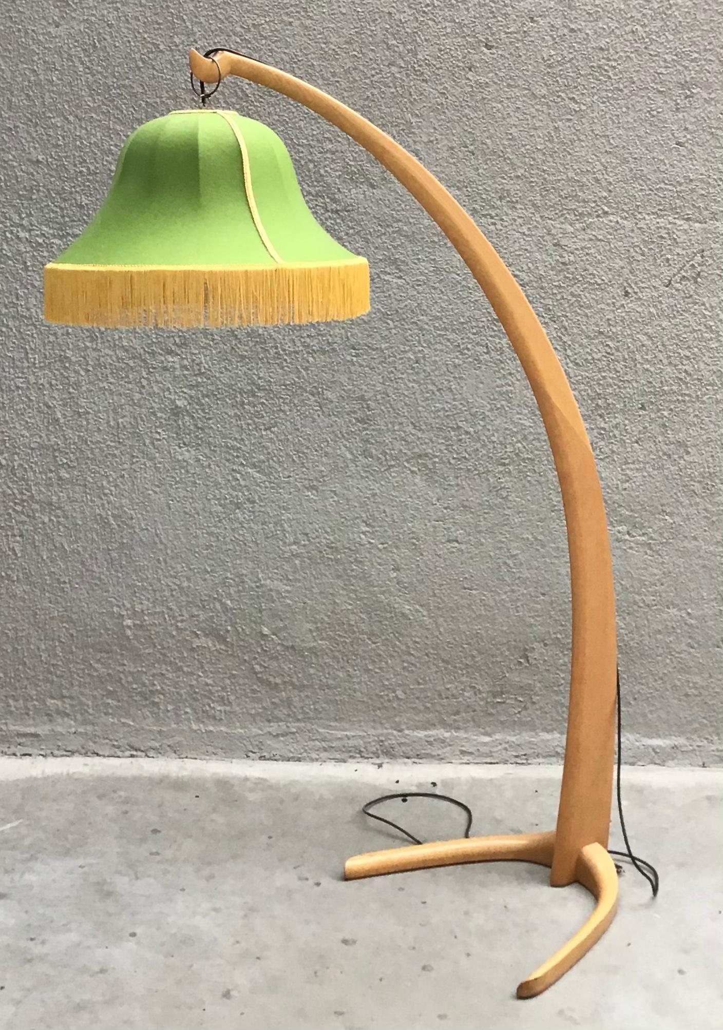 BBPR Lampadaire Steele 1950 Wood Abat-jour en tissu 1950 Laiton, Italie en vente 1