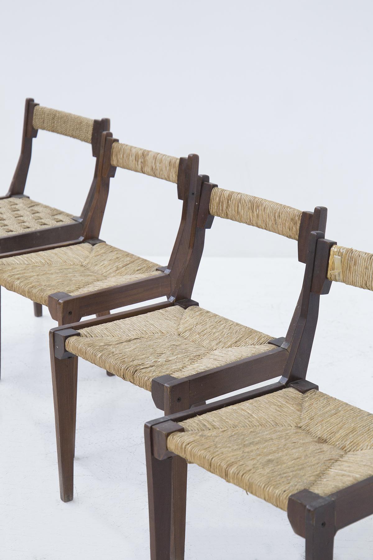 Very nice set of four chairs designed by Carlo Santi for the manufacture Arform from the 1950s, fine Italian manufacture.
The chairs are a total of 4. They have a wooden supporting frame, there are 4 supporting legs and they are quite stiff, very