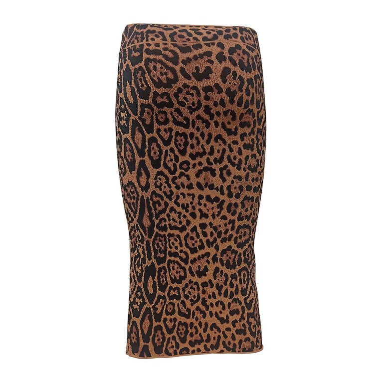 Stunning BCBG Max Azria printed skirt
Rayon (86%) Nylon (13%) Spandex 
Leopard fancy
Elastic fabric
Total length cm 63 (24,80 inches)
Waist cm 30 (11,81 inches)
Worldwide express shipping included in the price !